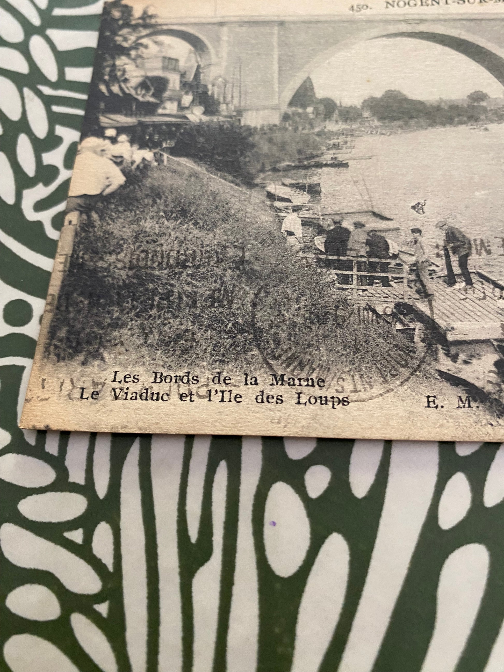 Carte postale ancienne. Nogent sur Marne. Les bords de la Marne. Le viaduc et l’île des loups