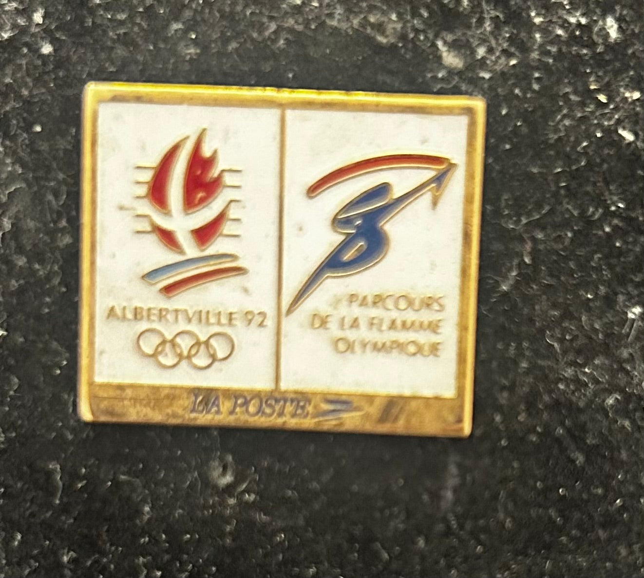 Pin’s ancien Alberville 92 parcours de la flamme Olympique