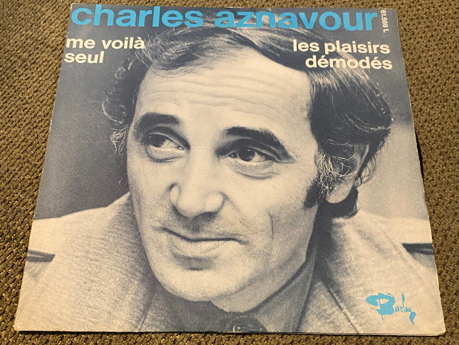 Disque vinyle 45 tours Charles Aznavour. Me voilà seul