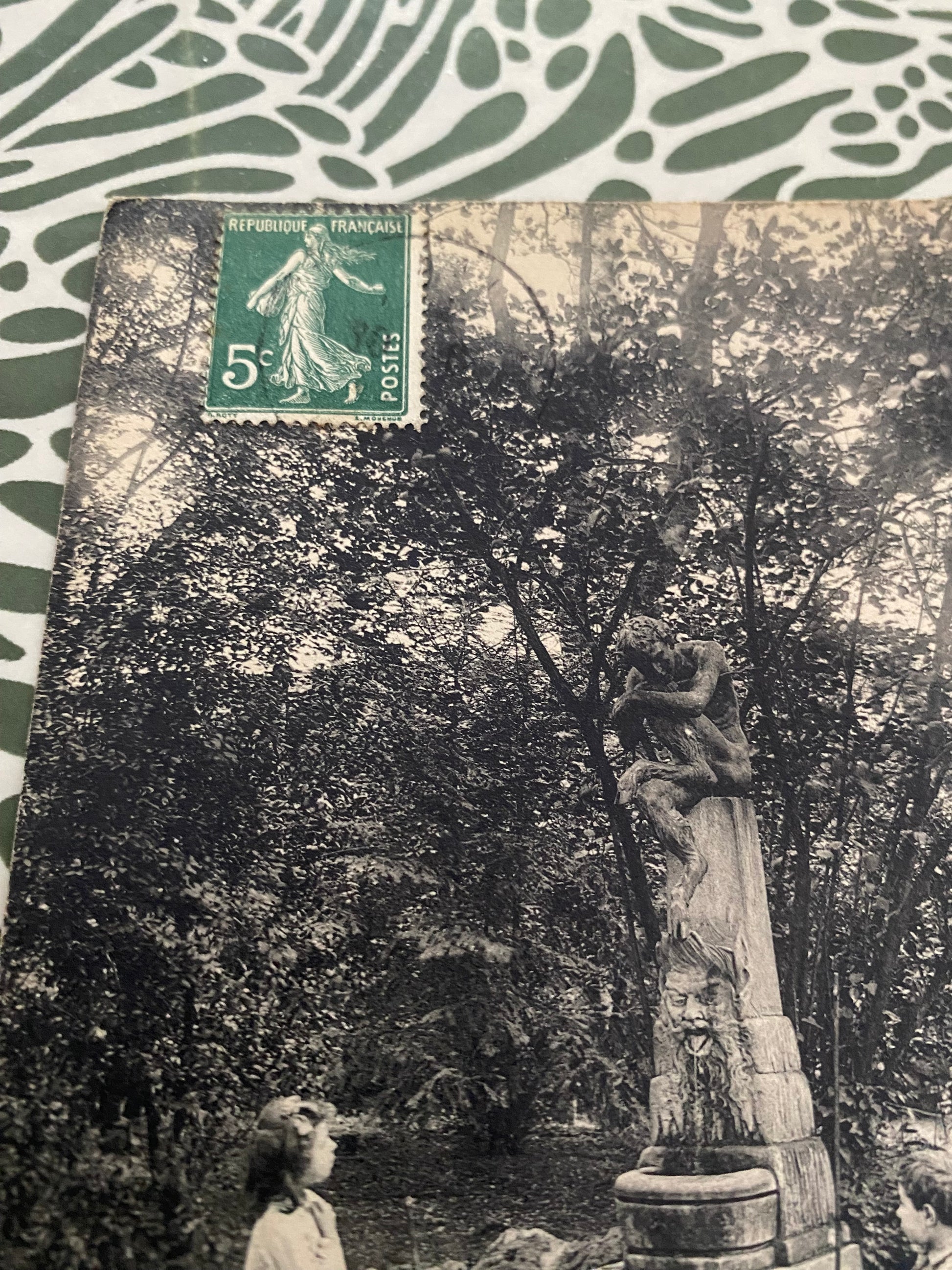 Carte postale ancienne Choisy-le-Roi. Jardin de la mairie