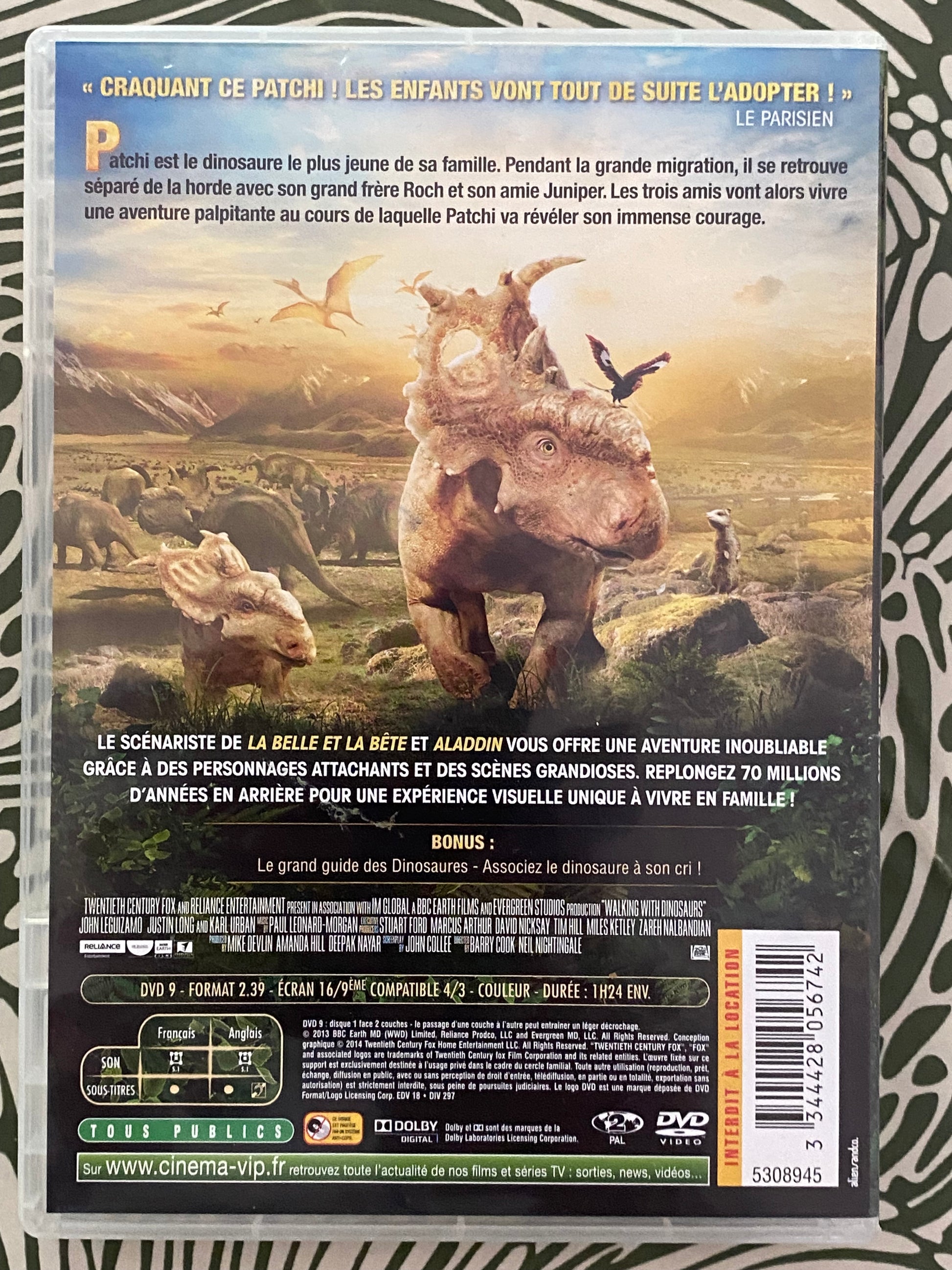 DVD film. Sur la terre des Dinosaures