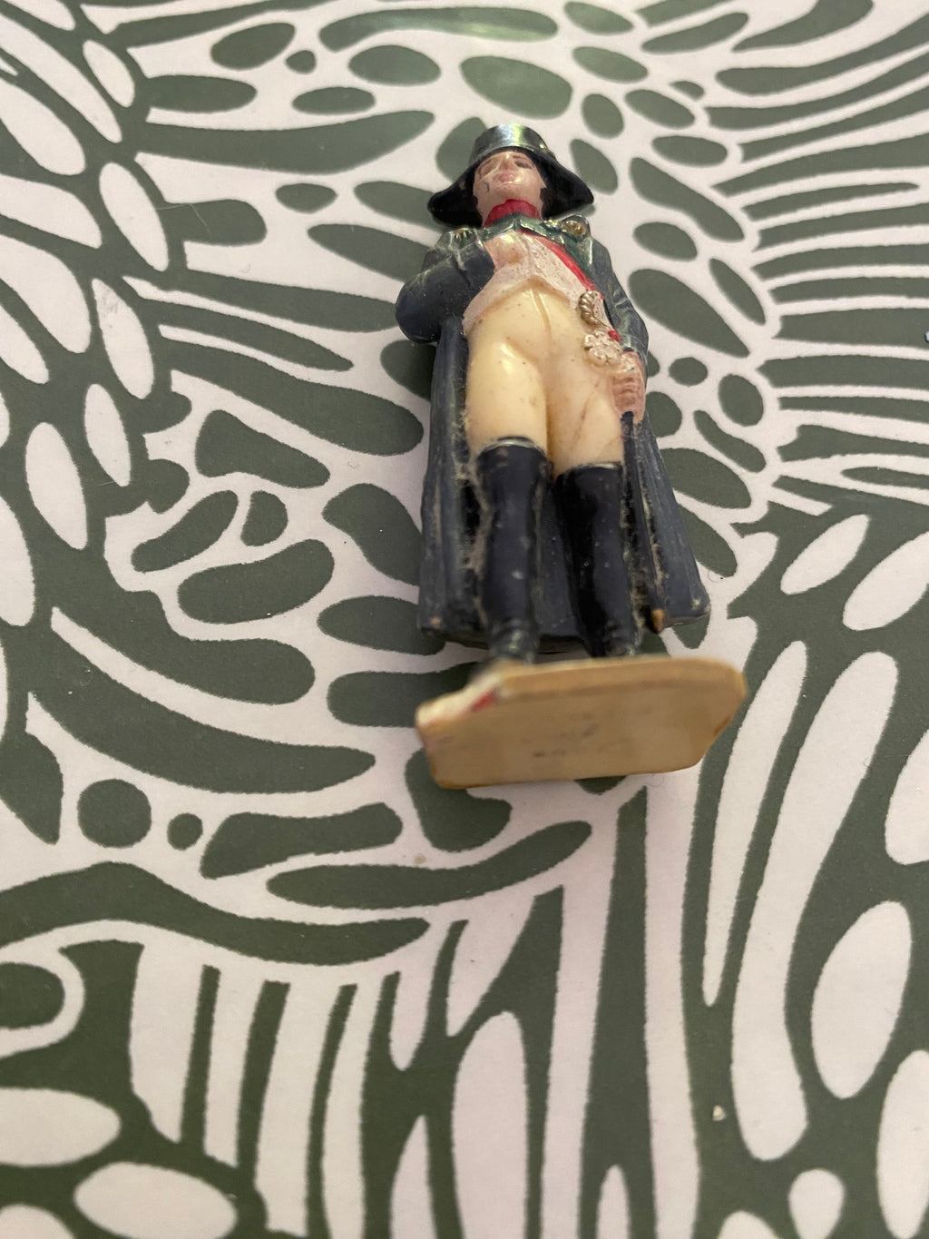 Figurine ancienne Napoléon en plastique hauteur 6 cm.