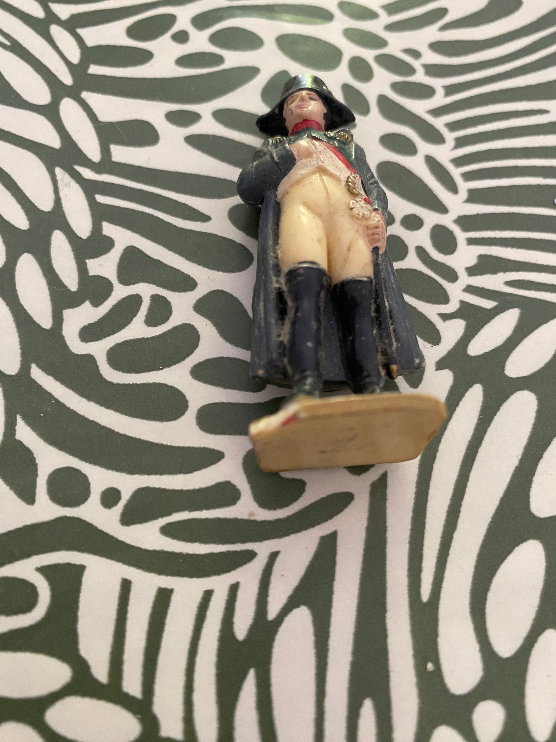 Figurine ancienne Napoléon en plastique hauteur 6 cm.
