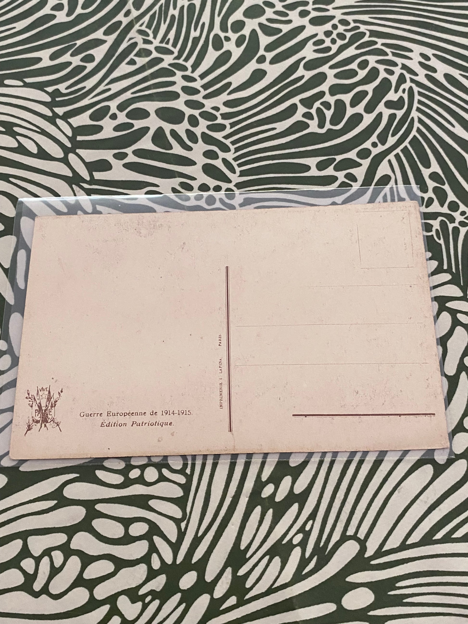 Carte postale ancienne. Les appartements de nos vaillants militaires dans les tranchées. Dans une pochette de protection