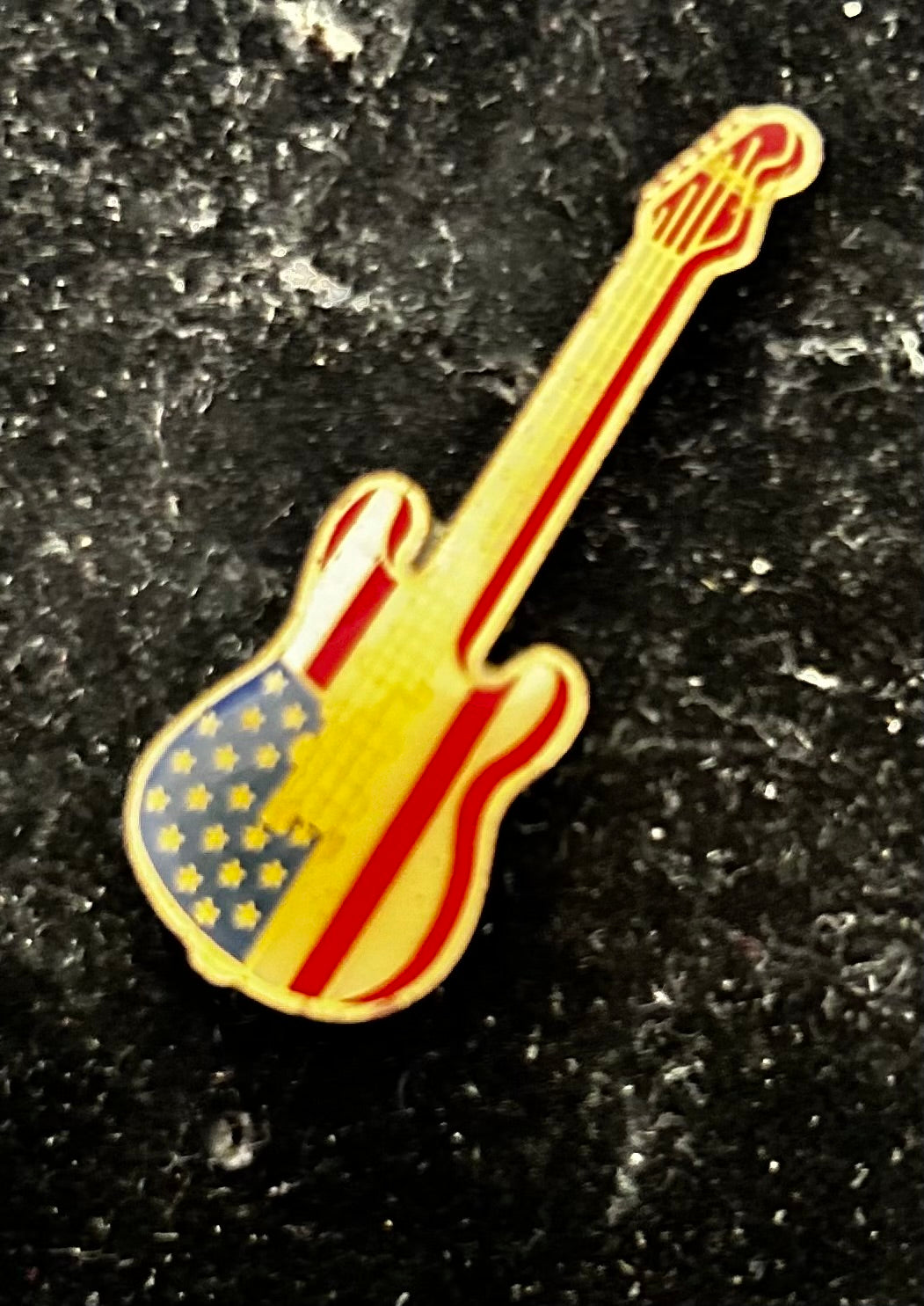 Pin’s vintage Guitare électrique drapeau américain