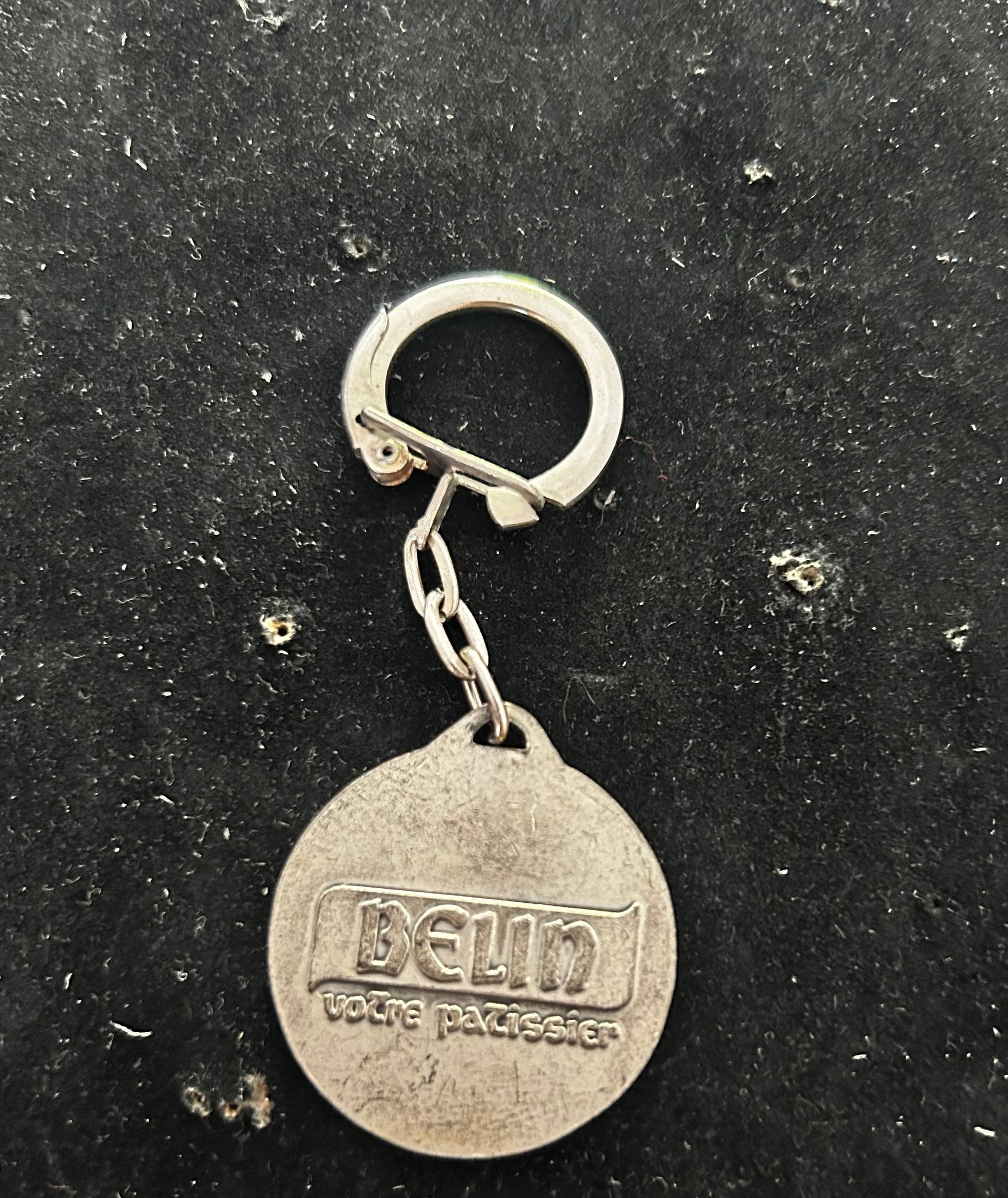 Porte clefs ancien Belin. En métal