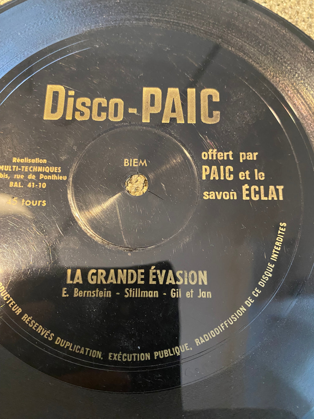 Disque vinyle souple, la grande évasion offert par Paic et le savon éclat.