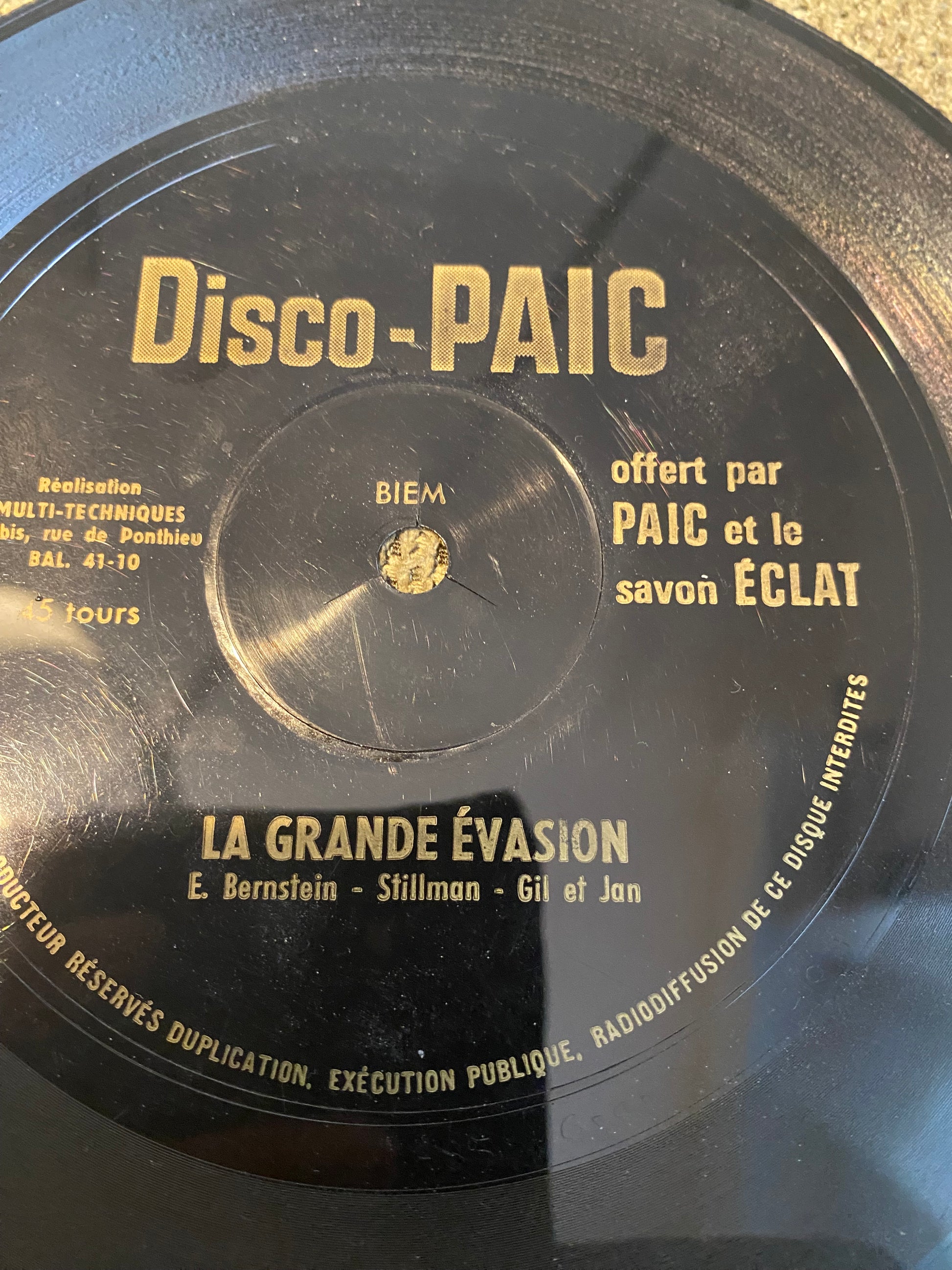 Disque vinyle souple, la grande évasion offert par Paic et le savon éclat.