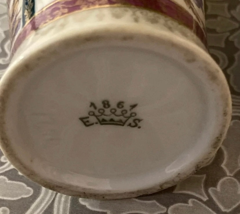 Paire de petits Vases anciens Signé E. S 1861. Hauteur 15 cm.