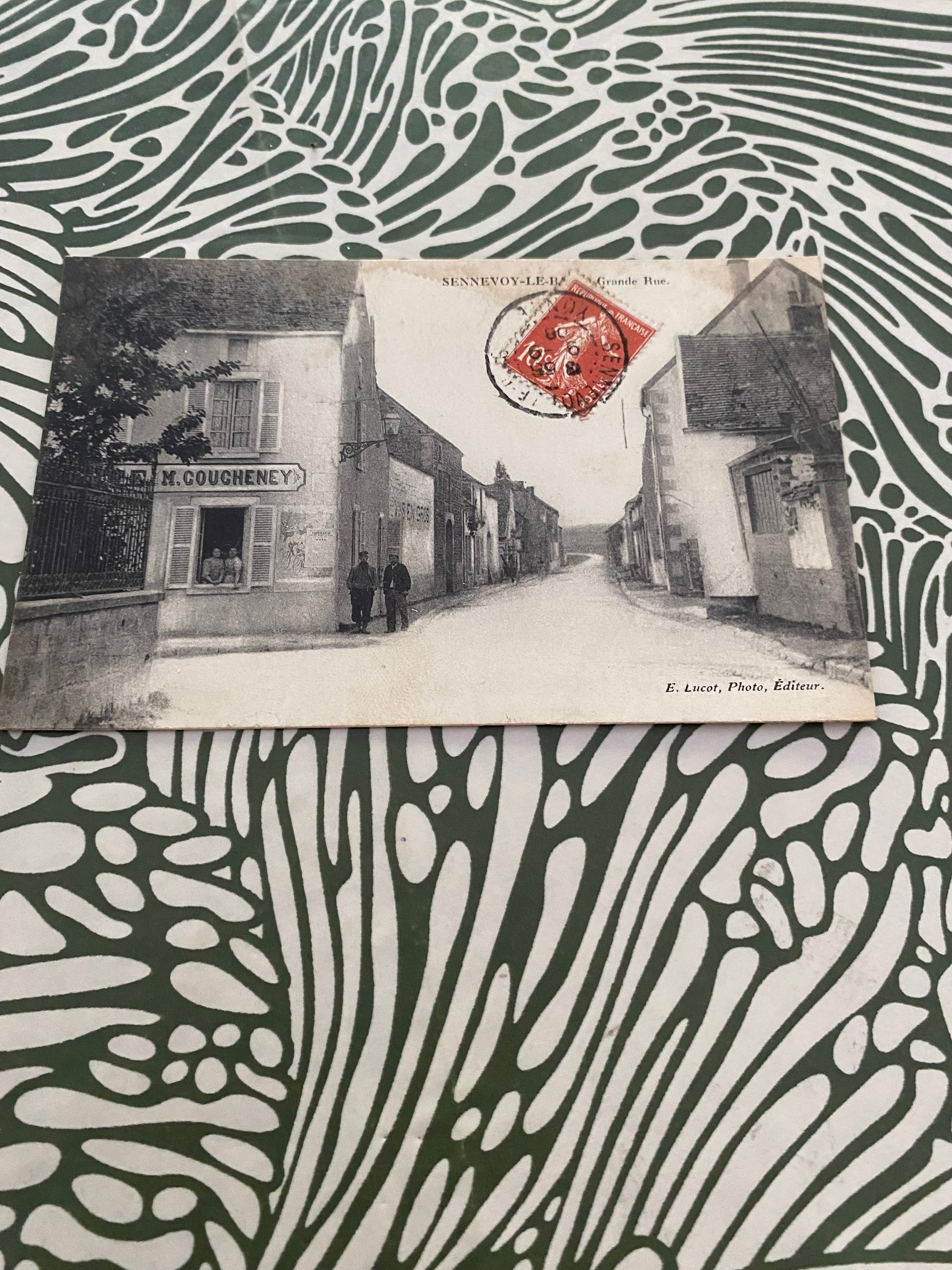 Carte postale ancienne. Sennevoy-Le-Bas. Yonne. La grande Rue. 1908