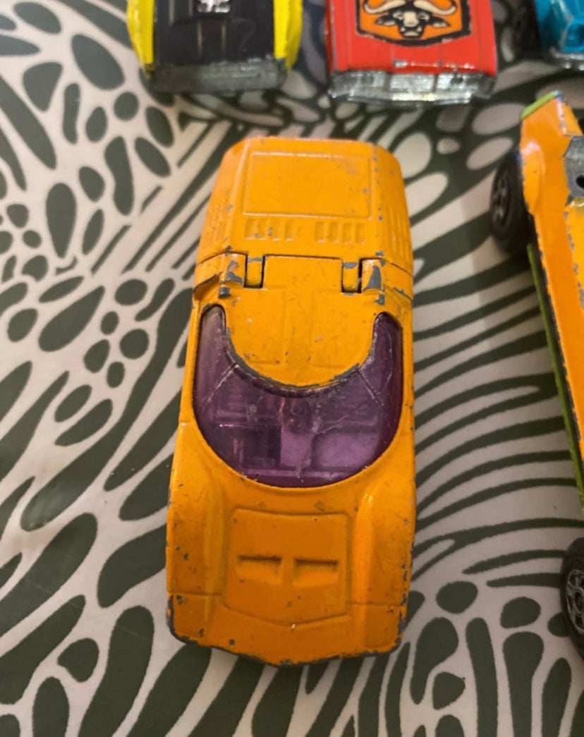 Voitures anciennes en métal plastique Lot de 5. Des manque