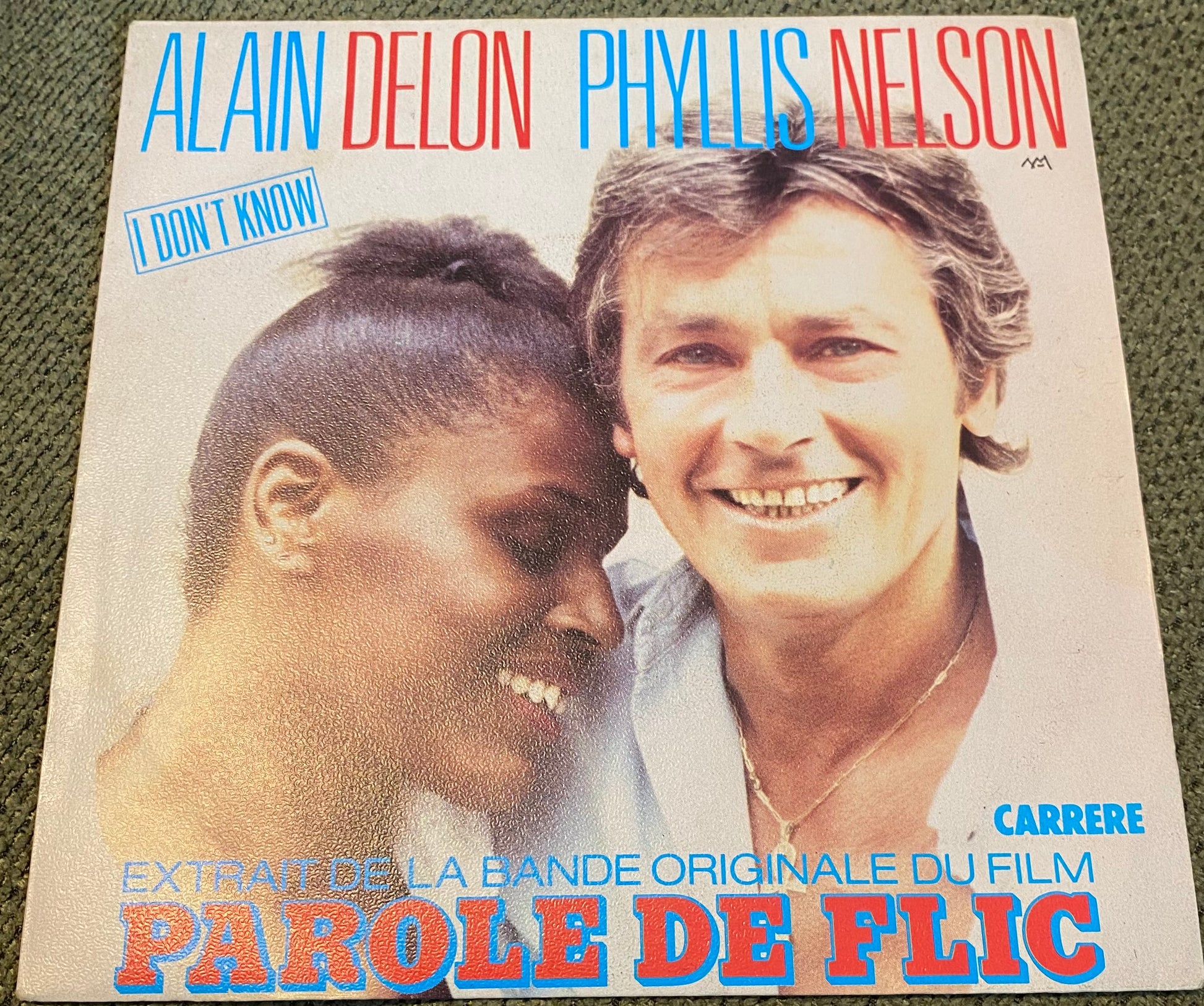 Disque vinyle 45 tours Alain Delon et Phyllis Nelson. I don’t know du film parole de flic