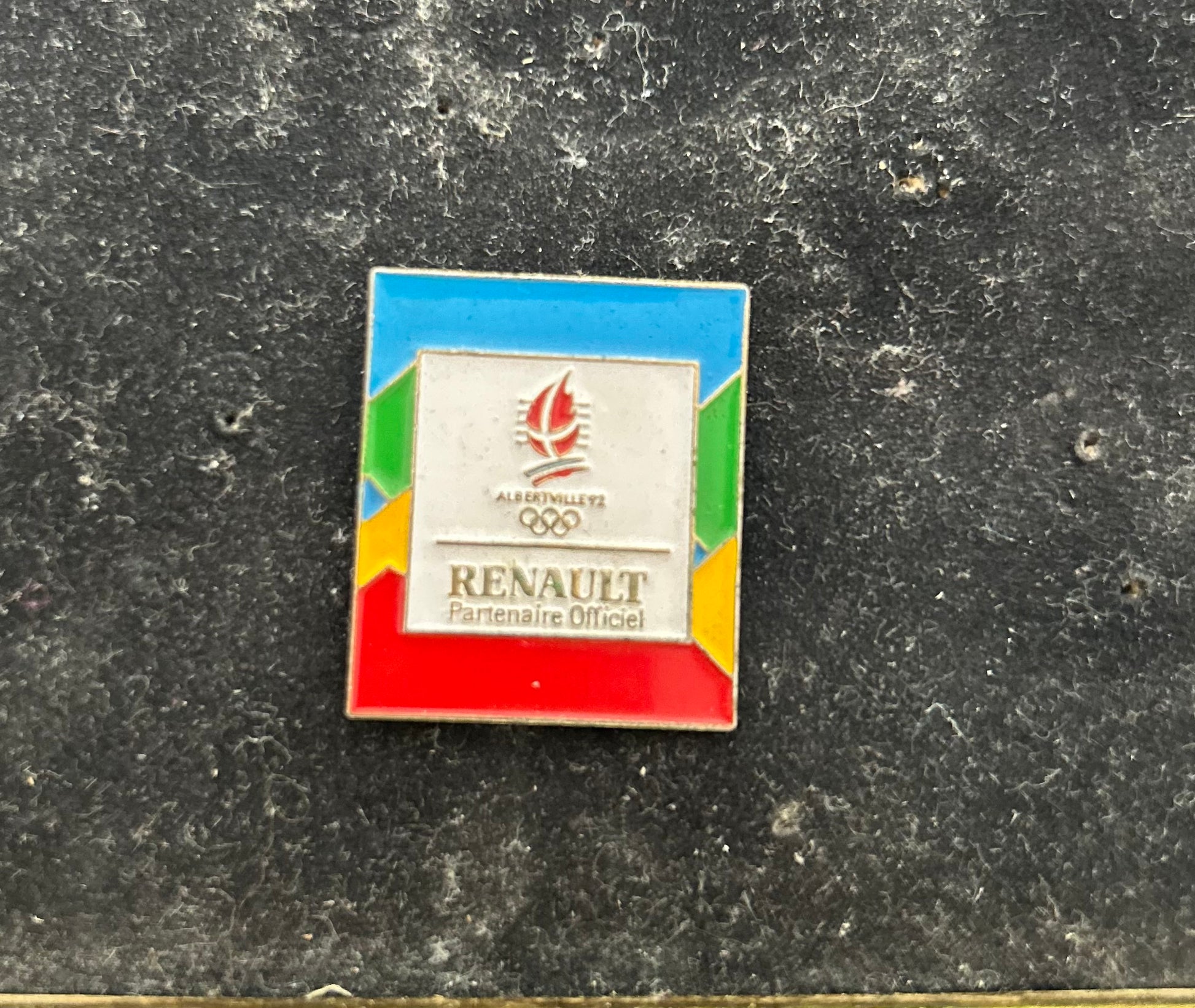 Pin’s de collection ancien Renault jeux olympiques d’hiver Alberville 1992