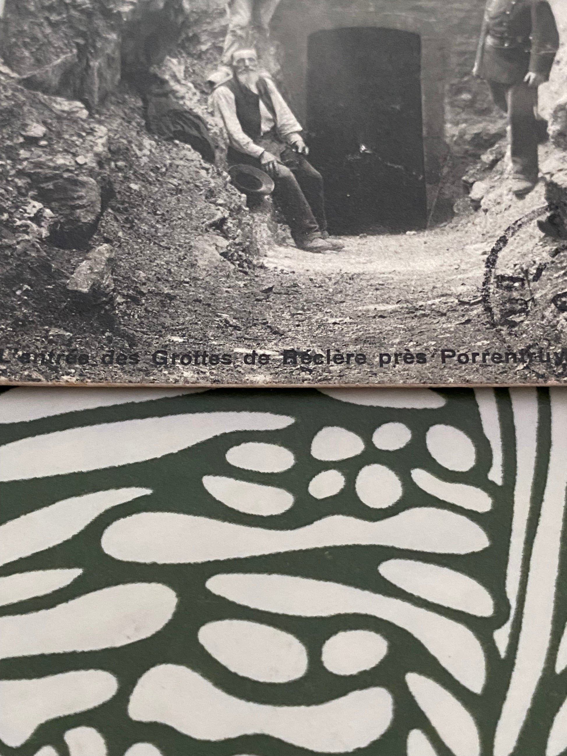Carte postale ancienne L’Entrée des grottes de Réclère près Portentuy. 1907