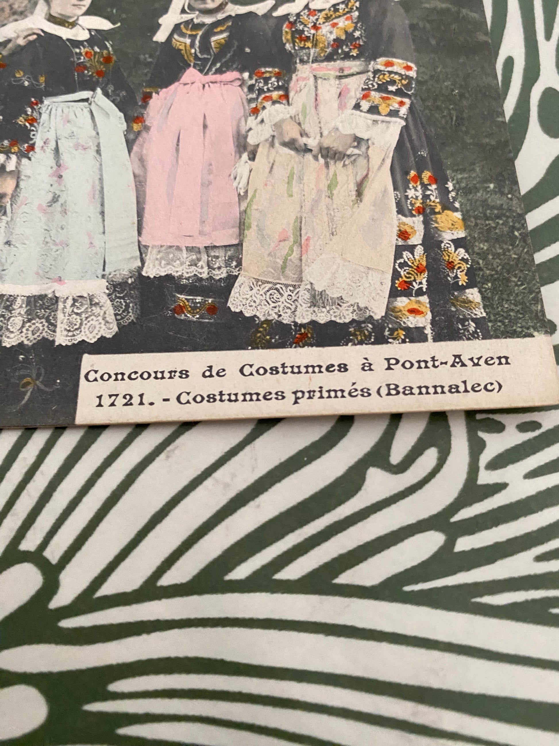Carte postale ancienne Concours de Costumes à Pont Aven. 1721. Costumes primés Bannalec