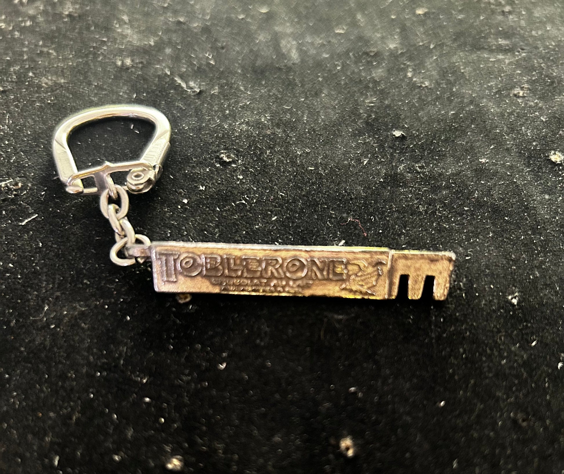 Porte clefs ancien Toblerone. Chocolat au lait. En métal