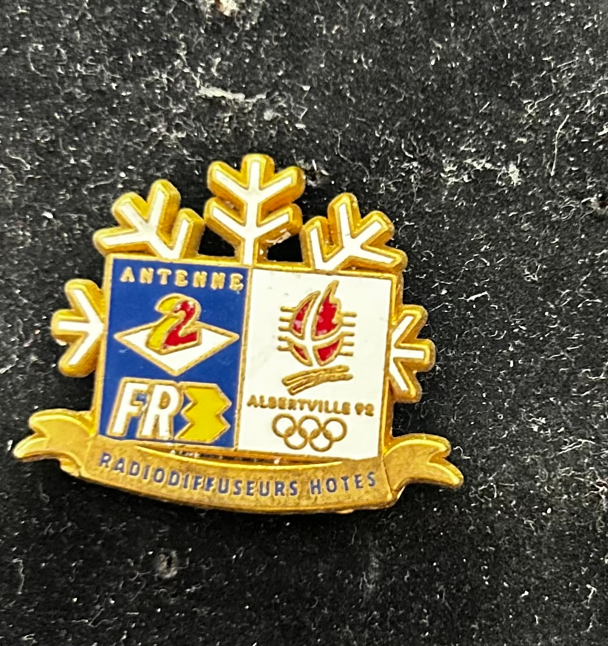 Pin’s ancien Alberville 92 jeux Olympiques Fr3 Antenne 2