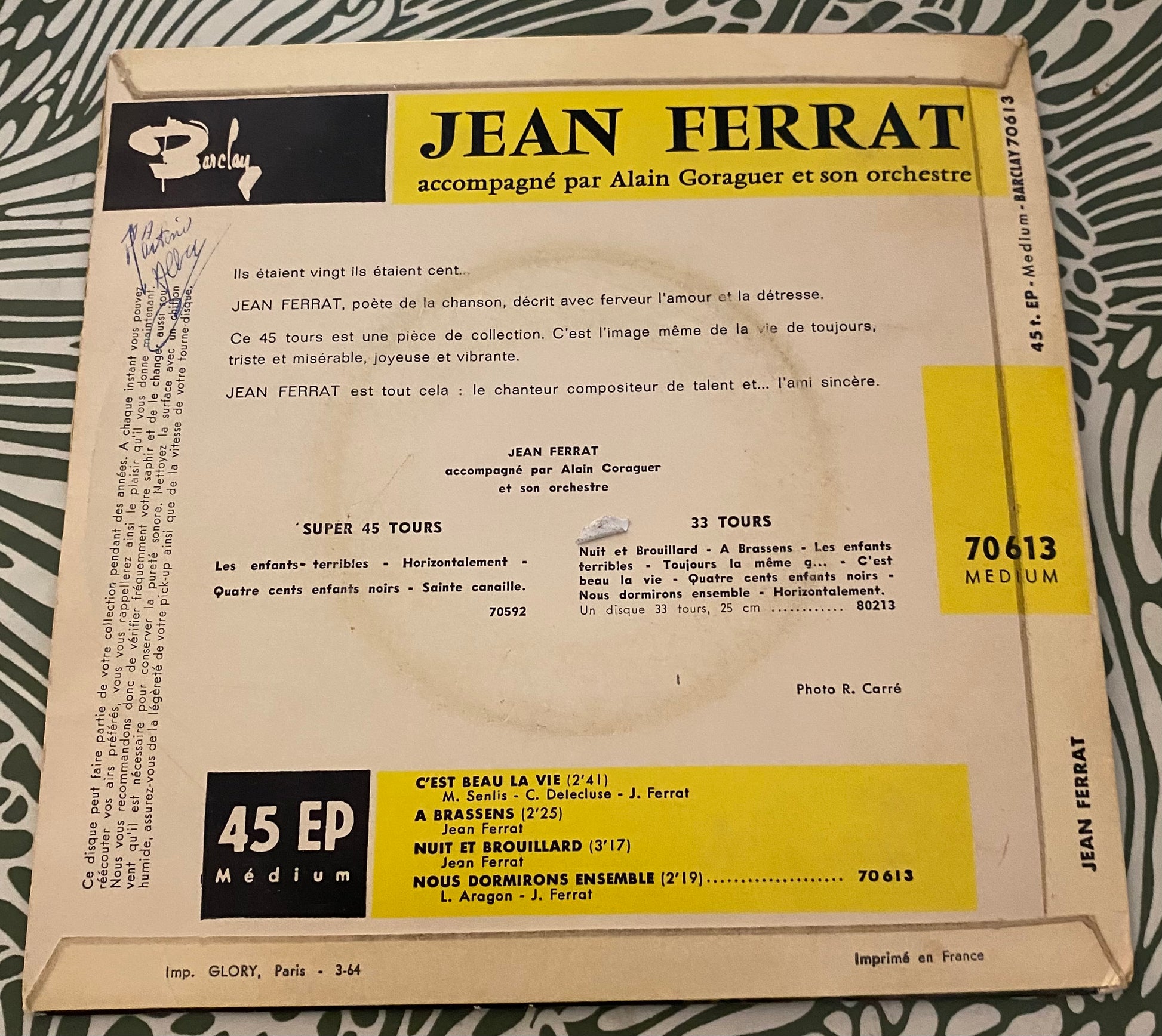 Disque vinyle 45 Tours Jean Ferrat. C est beau la vie