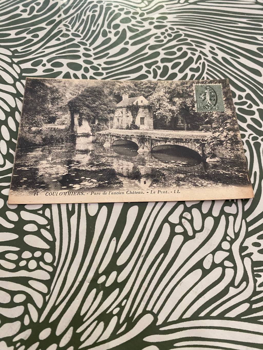 Carte postales ancienne Coulommiers Parc de l’ancien Château. Le pont. LL