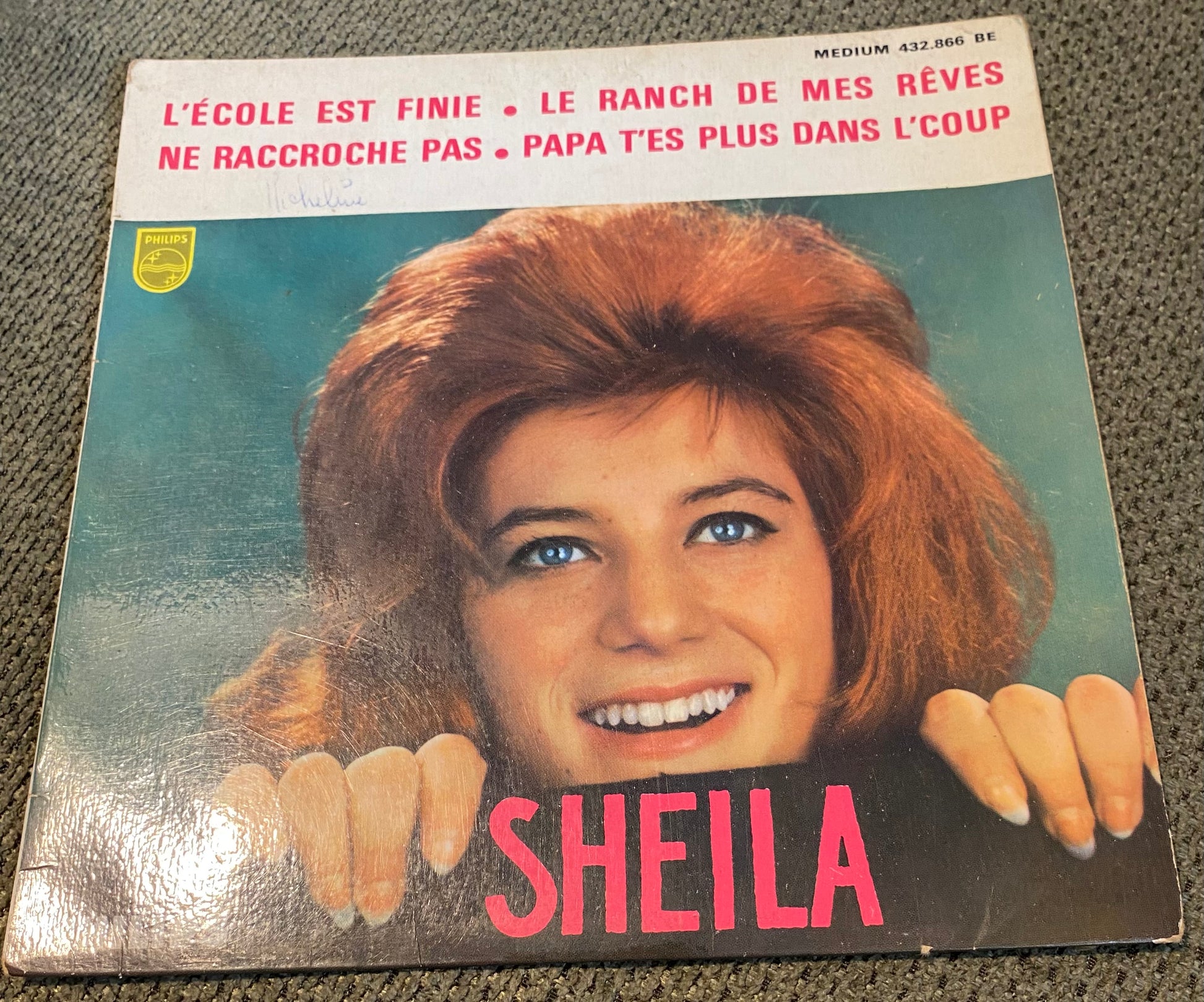 Disque vinyle 45 Tours Sheila. L’école est finie