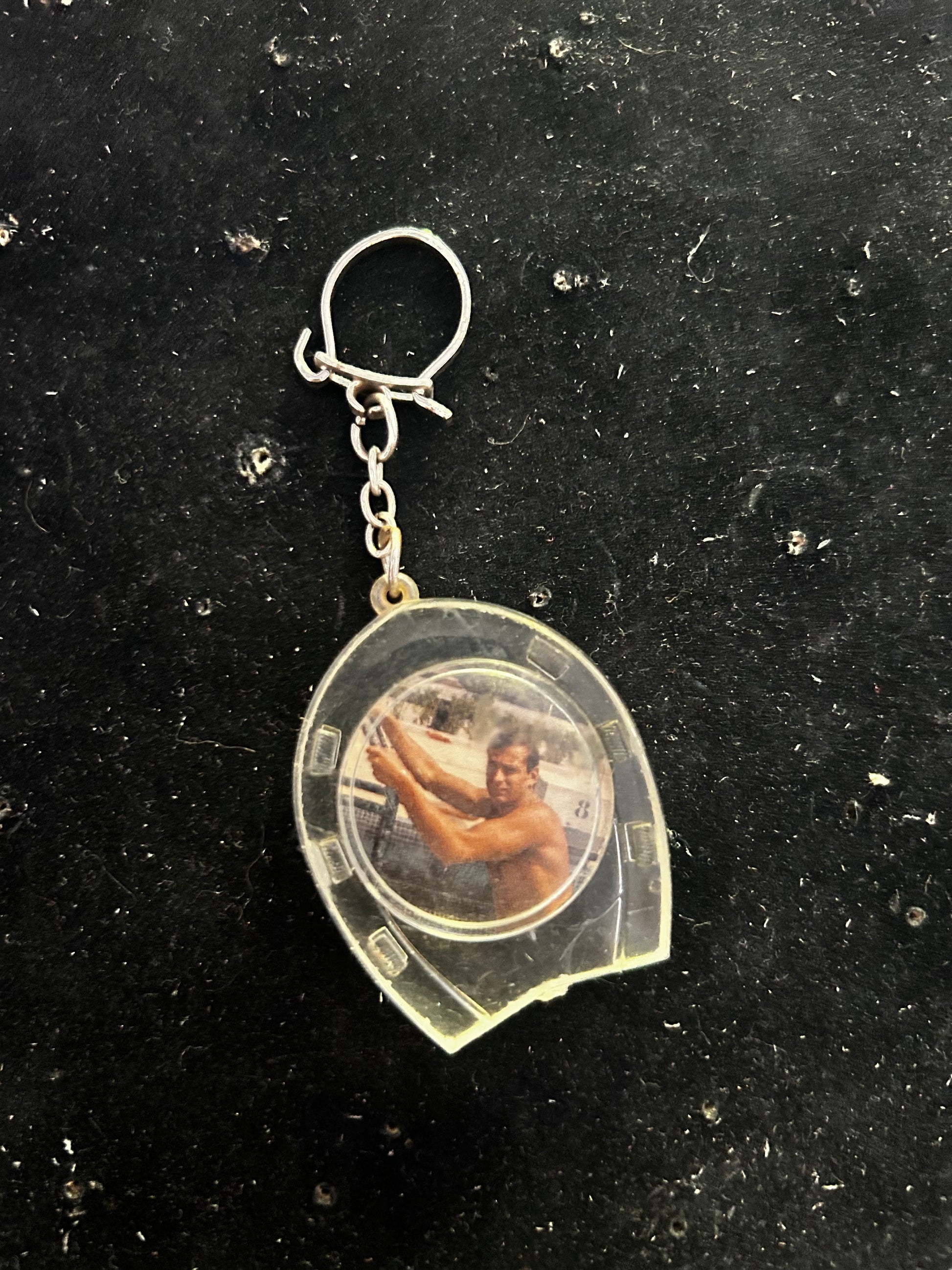 Porte clefs Alain Gottvalles recordman du monde du 100 m nage  libre. Geveor