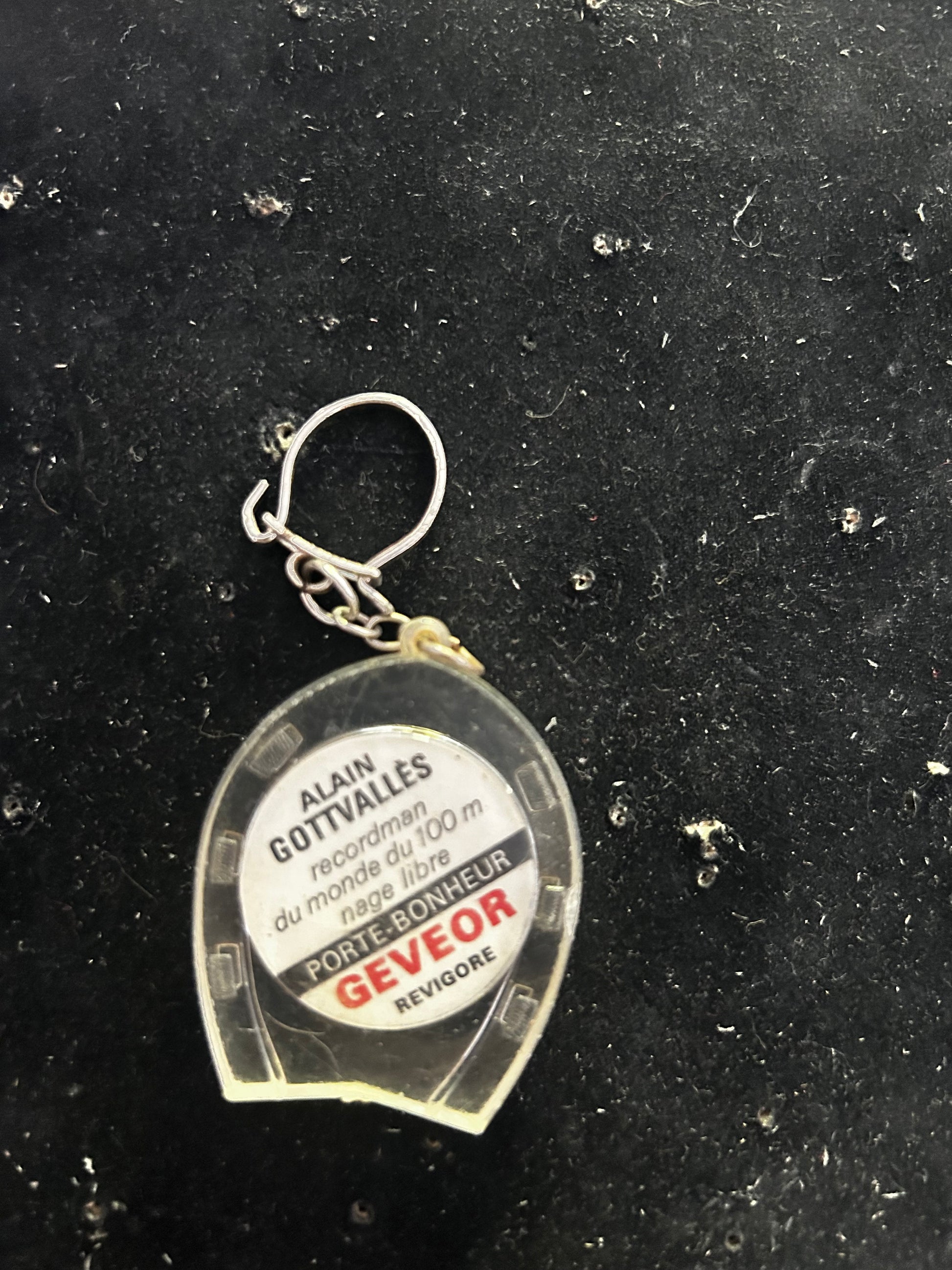 Porte clefs Alain Gottvalles recordman du monde du 100 m nage  libre. Geveor