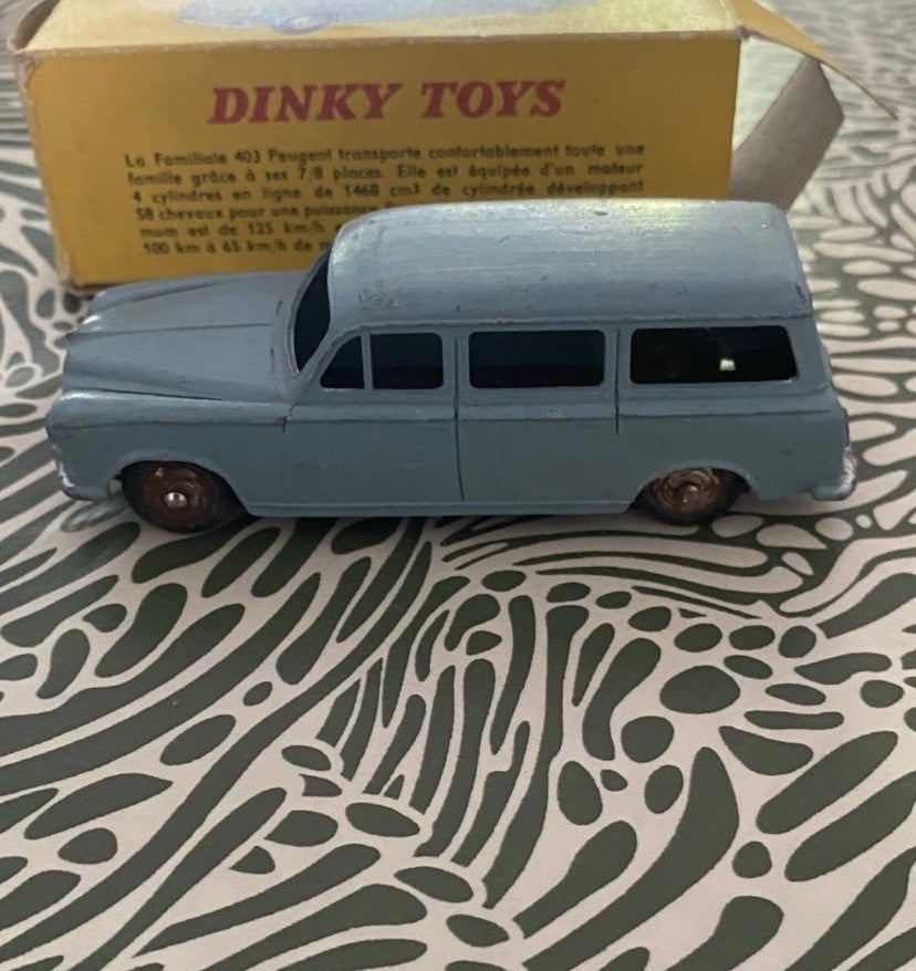 Dinky Toys voiture ancienne Familial 403 Peugeot U5 dans sa boîte d’origine