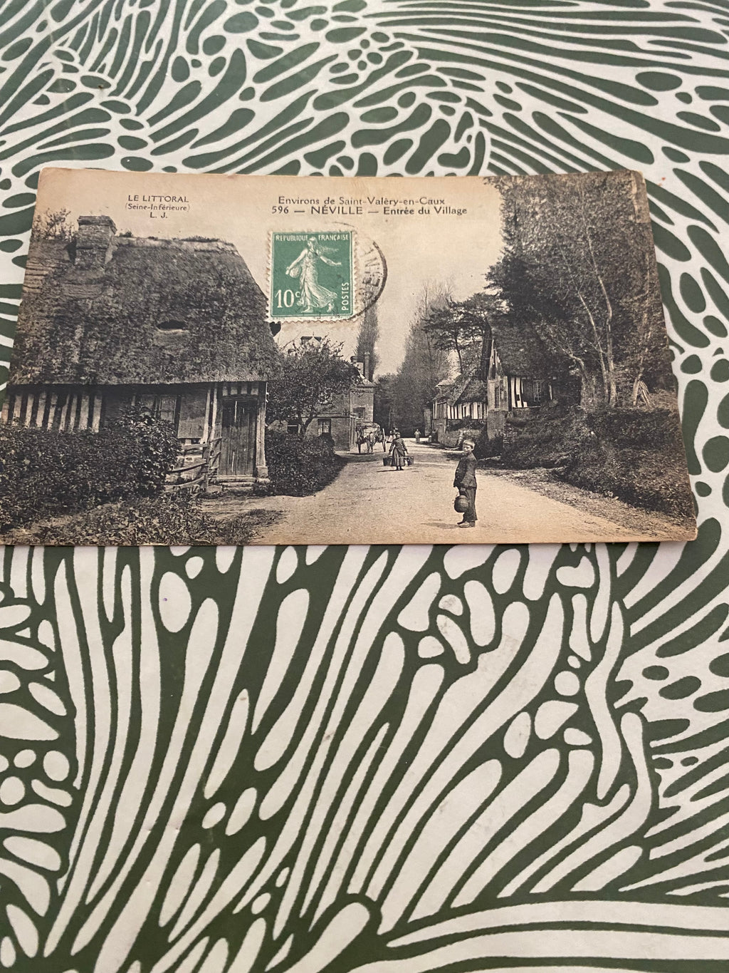 Carte postales ancienne Environs de Saint Valery en Caux. Neville. Entrée du village. 1922