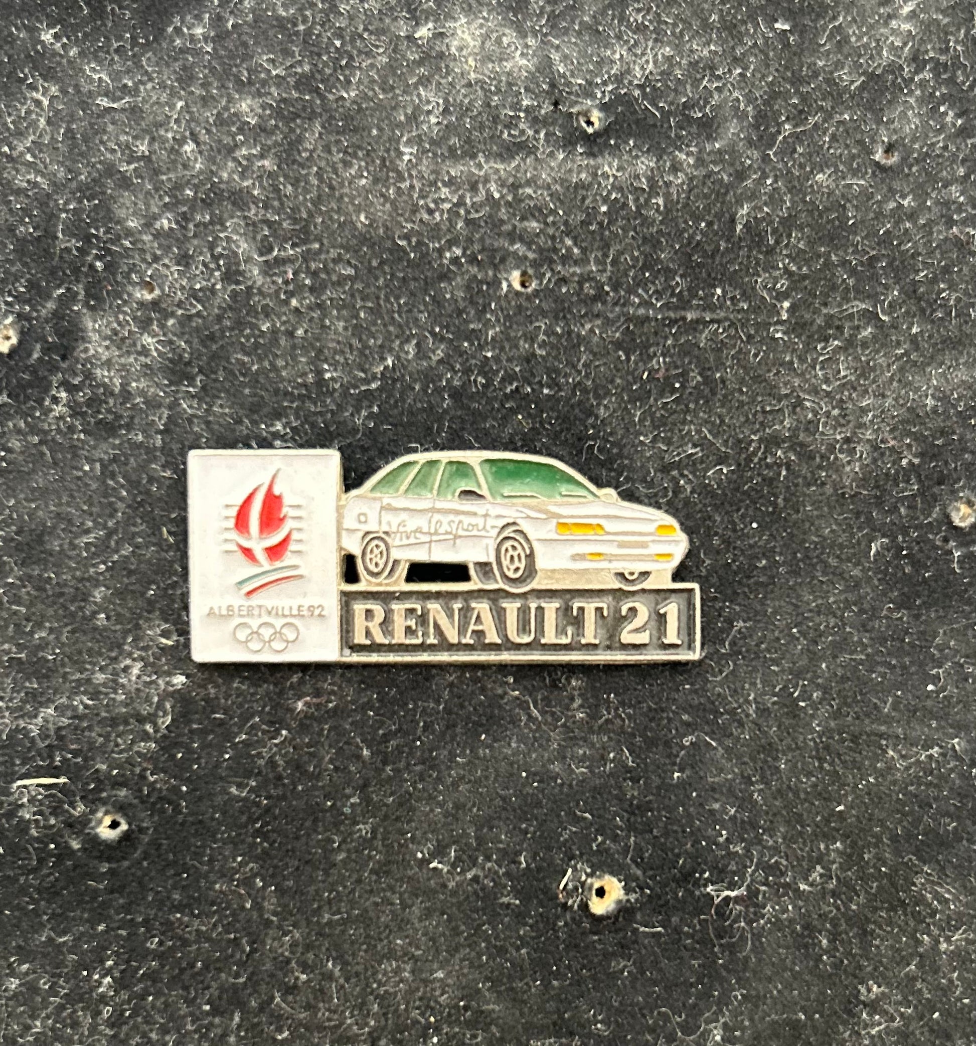 Pin’s ancien de collection Renault jeux olympiques d’Alberville 1992
