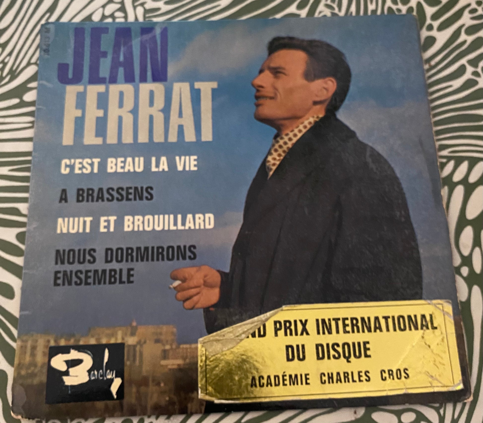 Disque vinyle 45 Tours Jean Ferrat. C est beau la vie