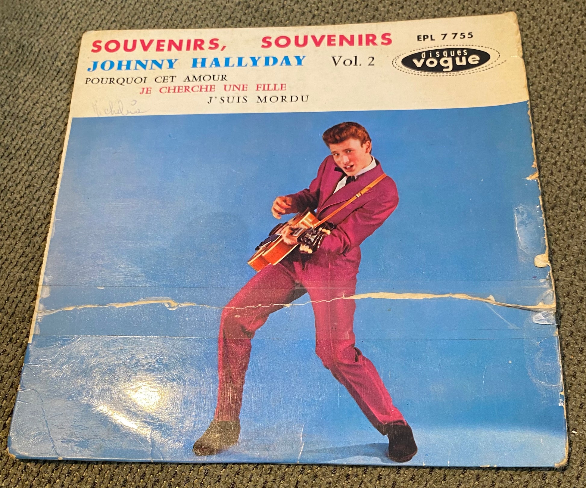 Disque vinyle 45 tours Johnny Hallyday. Souvenirs Souvenirs