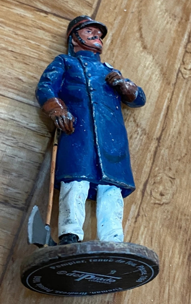 Figurine ancienne Delprado en plomb Pompier. Tenue de feu Prusse 1960