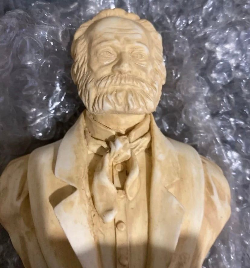 Figurines Atlas Grands Bustes Honoré de Balzac. Victor Hugo