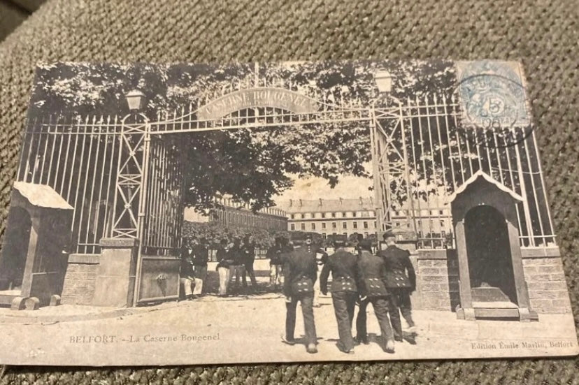 Carte postale ancienne Belfort. La Caserne Bougenel