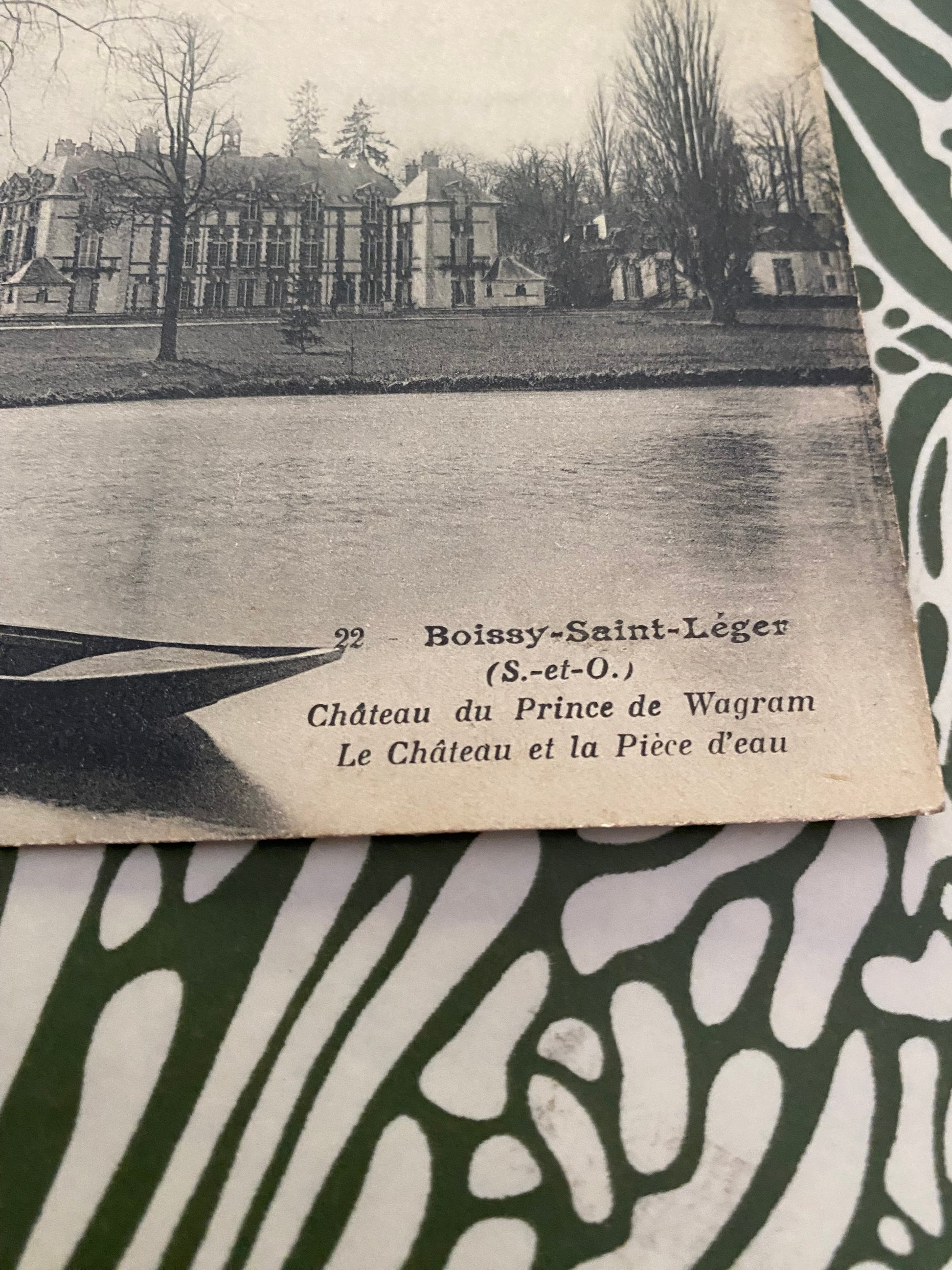 Carte postale ancienne Boissy-Saint-Leger. Château du Prince de Wagram. Le château et la pièce d’eau.