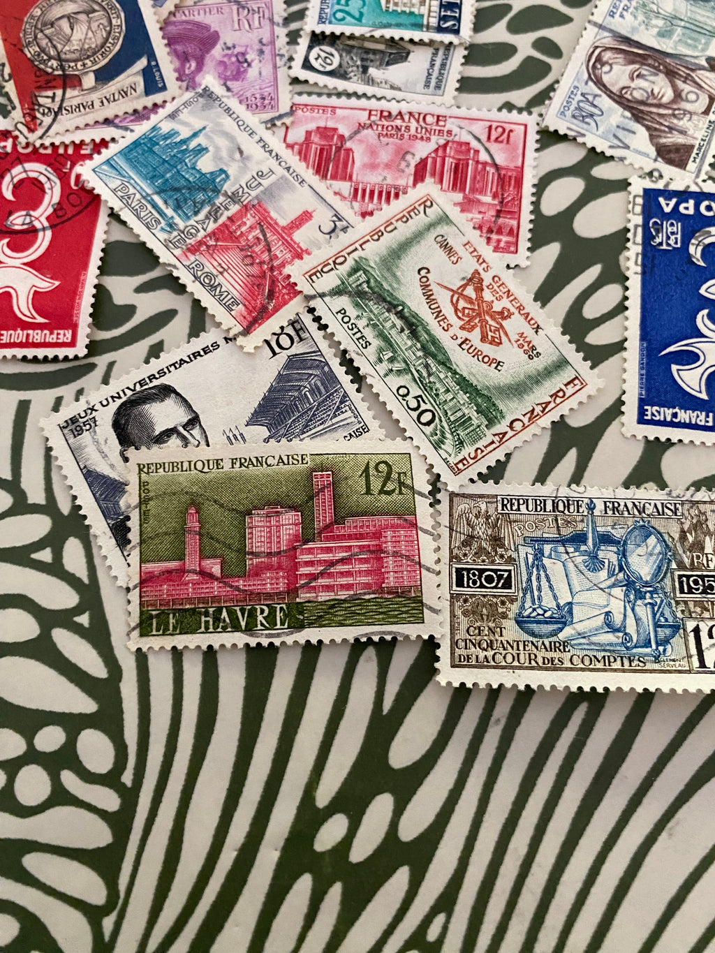 Timbres gros lot divers. Comme sur les photos