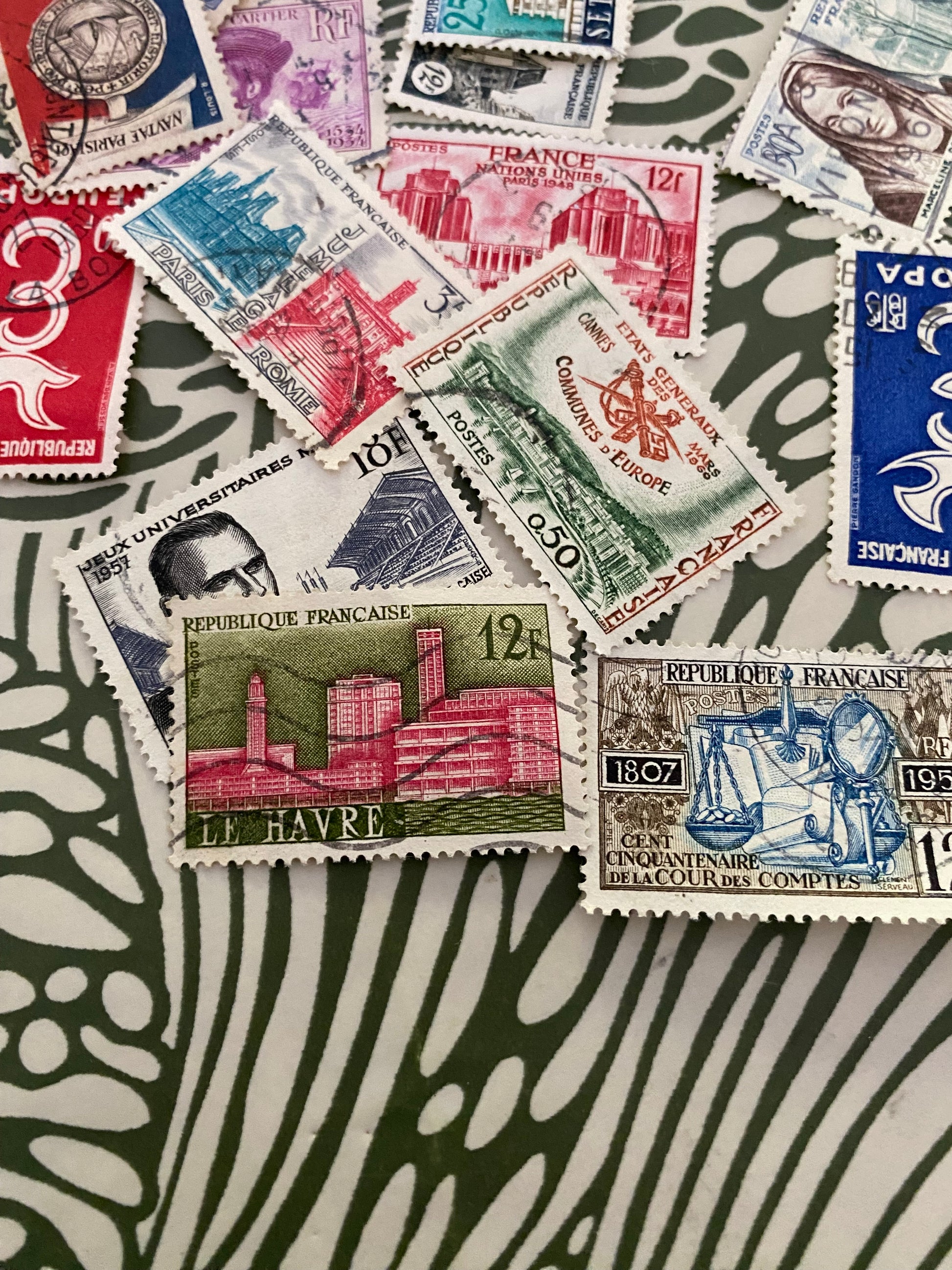 Timbres gros lot divers. Comme sur les photos