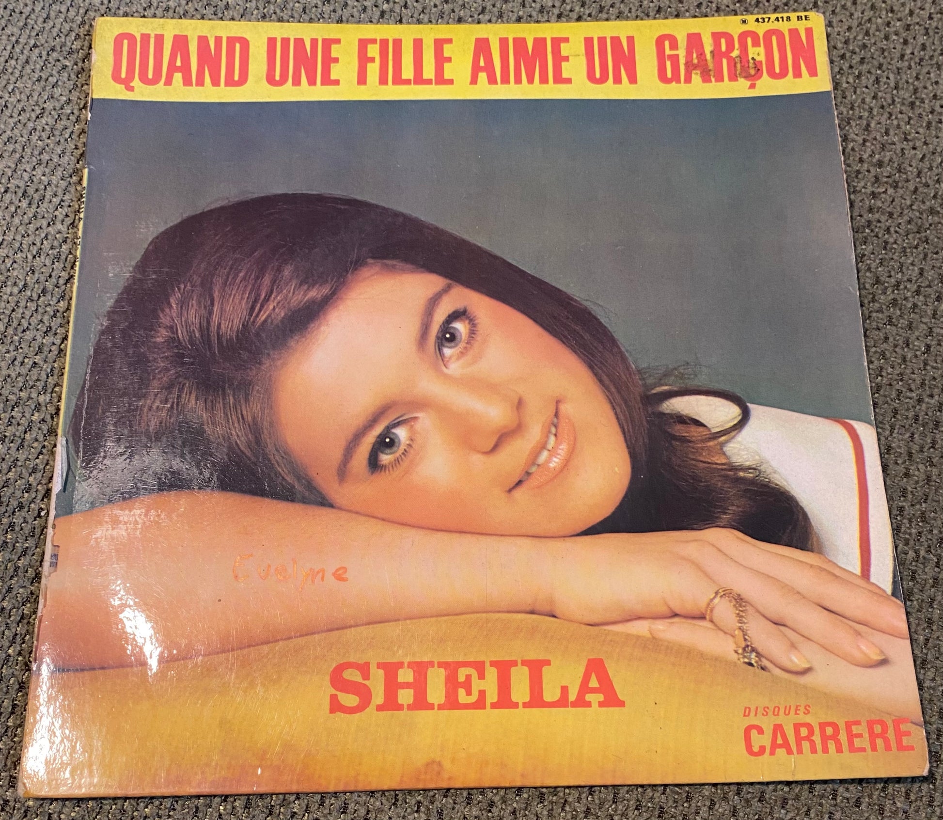 Disque vinyle 45 Tours Sheila. Quand une fille aime un garçon.