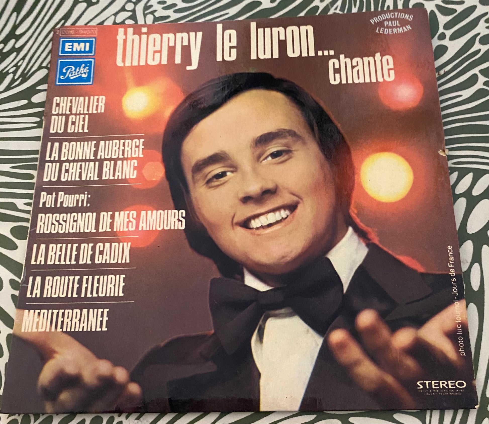 Disque vinyle 45 Tours Thierry le luron. Chevalier du ciel.