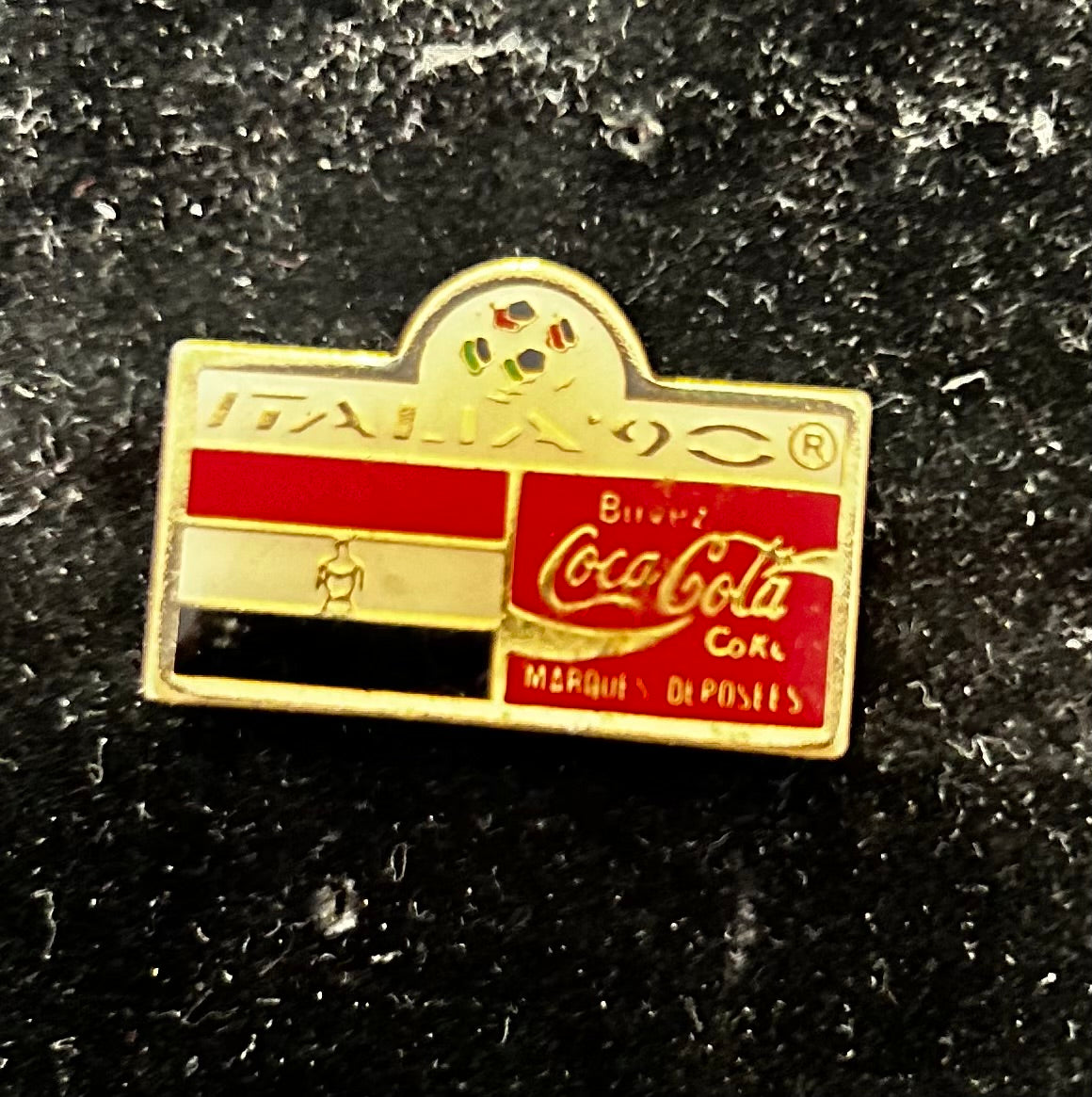 Pin’s ancien Coca Cola Italia 90