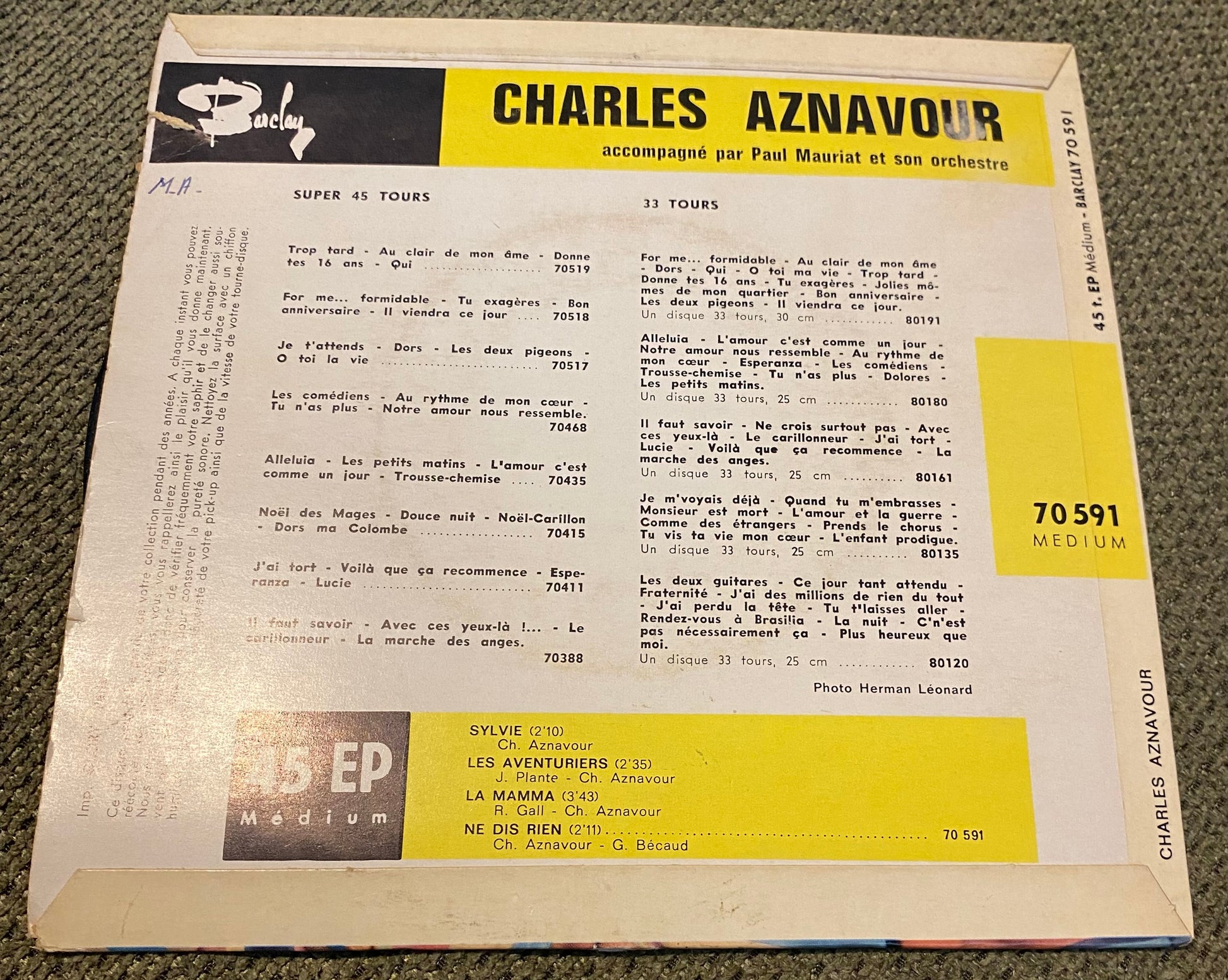 Disque vinyle 45 tours Charles Aznavour. Sylvie