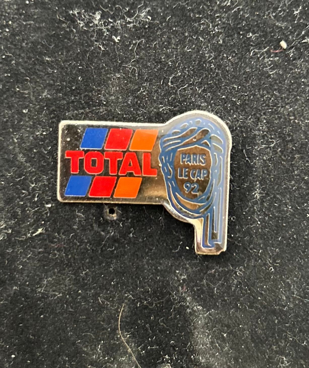 Pin’s de collection ancien Total Paris le Cap 92