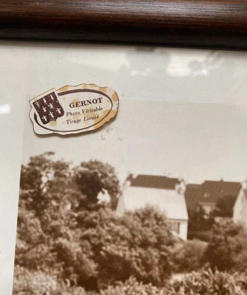 Photo ancienne dans son cadre Gernot véritable numérotée et signée. Paysan