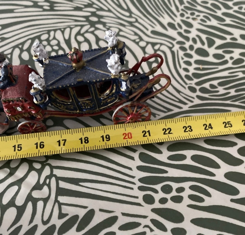 Figurines anciennes CBG Mignot Carrosse Le Sacre de Napoléon en plomb. Petite taille voir Photos
