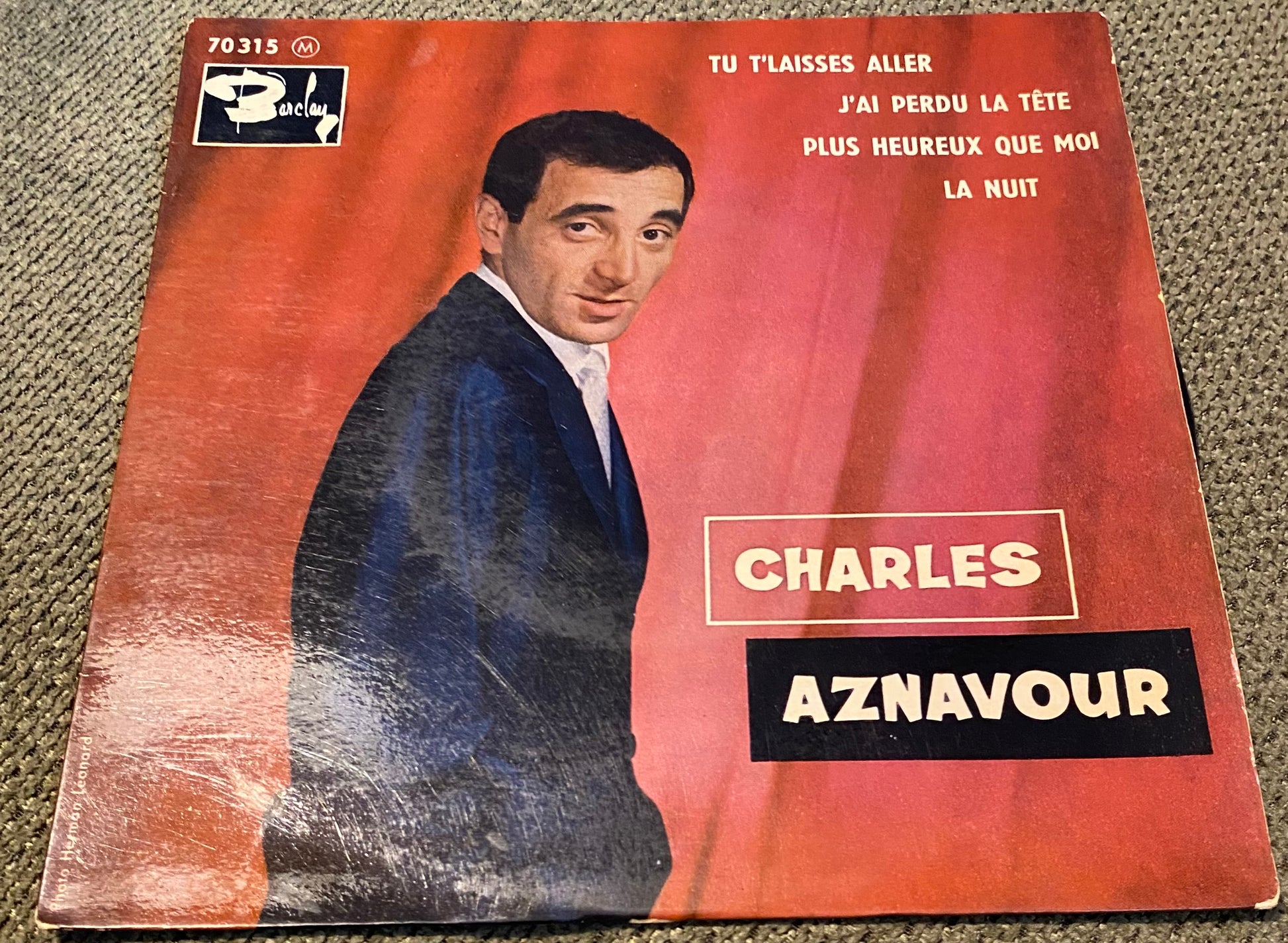 Disque vinyle 45 Tours Charles Aznavour. Tu t’ laisse aller