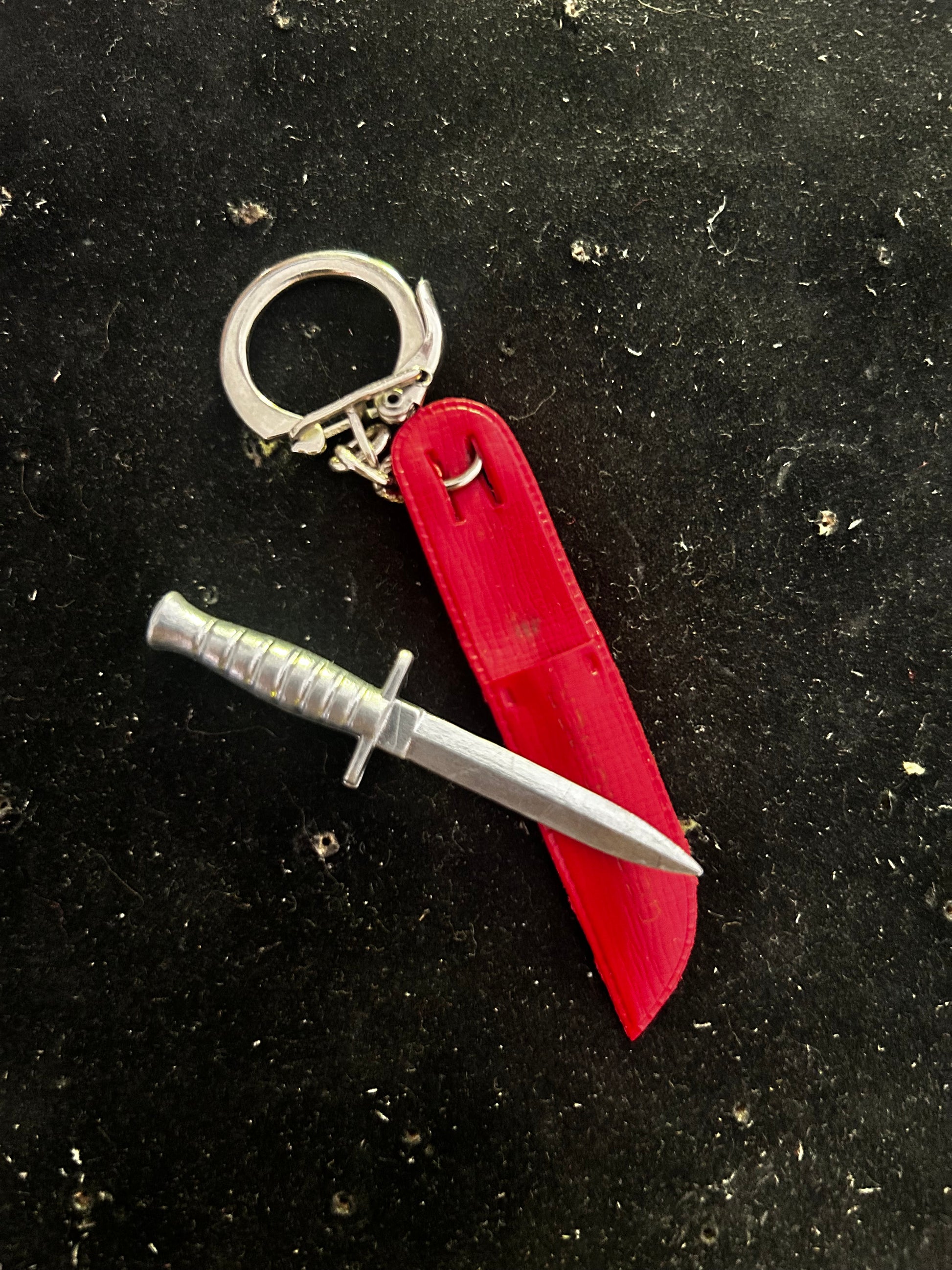 Porte clefs ancien petit couteau dans son étui