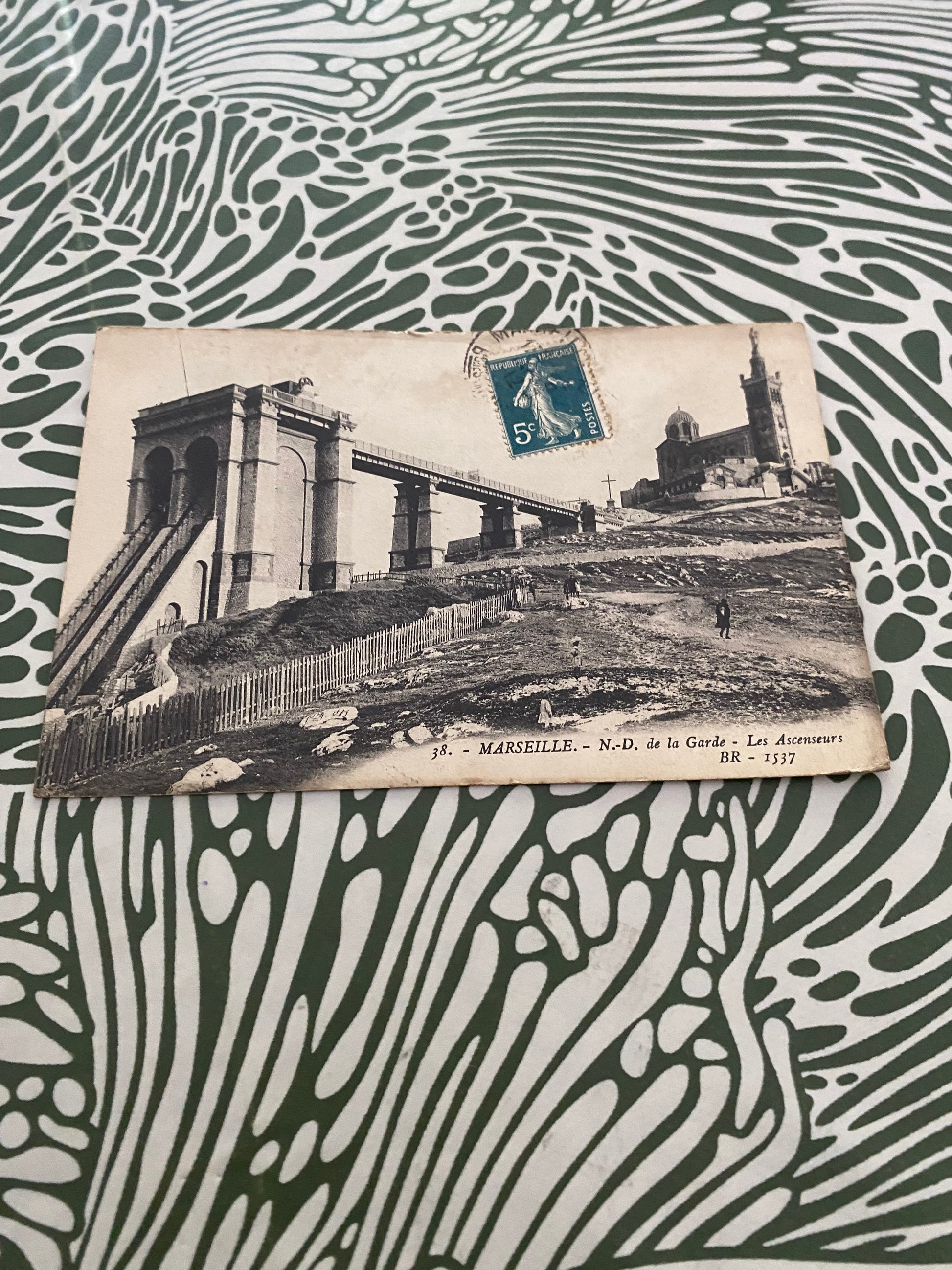 Carte postale ancienne. Marseille Notre dame de la garde. Les ascenseurs