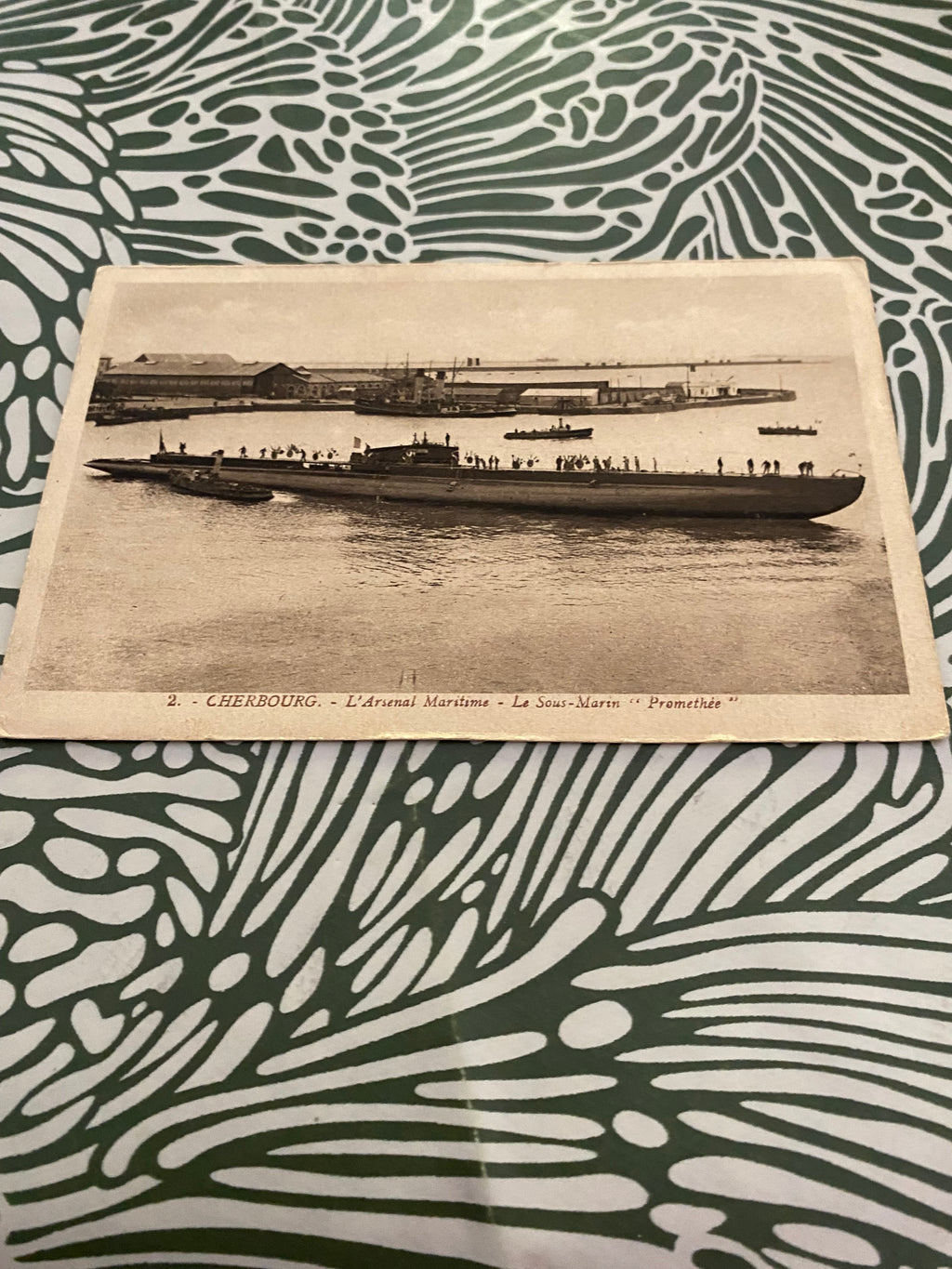 Carte postale Cherbourg. L’Arsenal Maritime. Le sous-marin Prométhée
