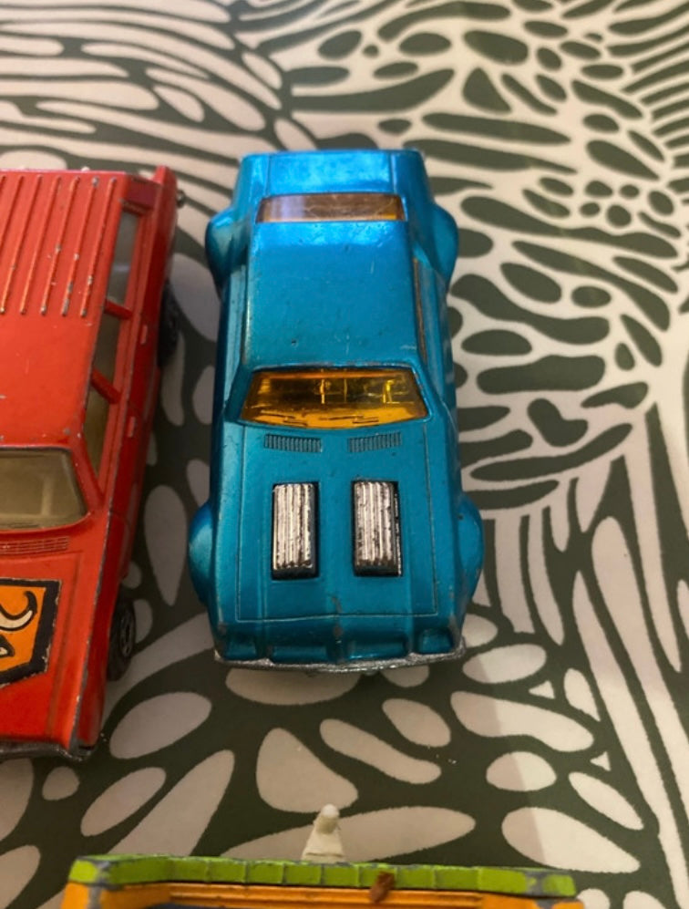 Voitures anciennes en métal plastique Lot de 5. Des manque
