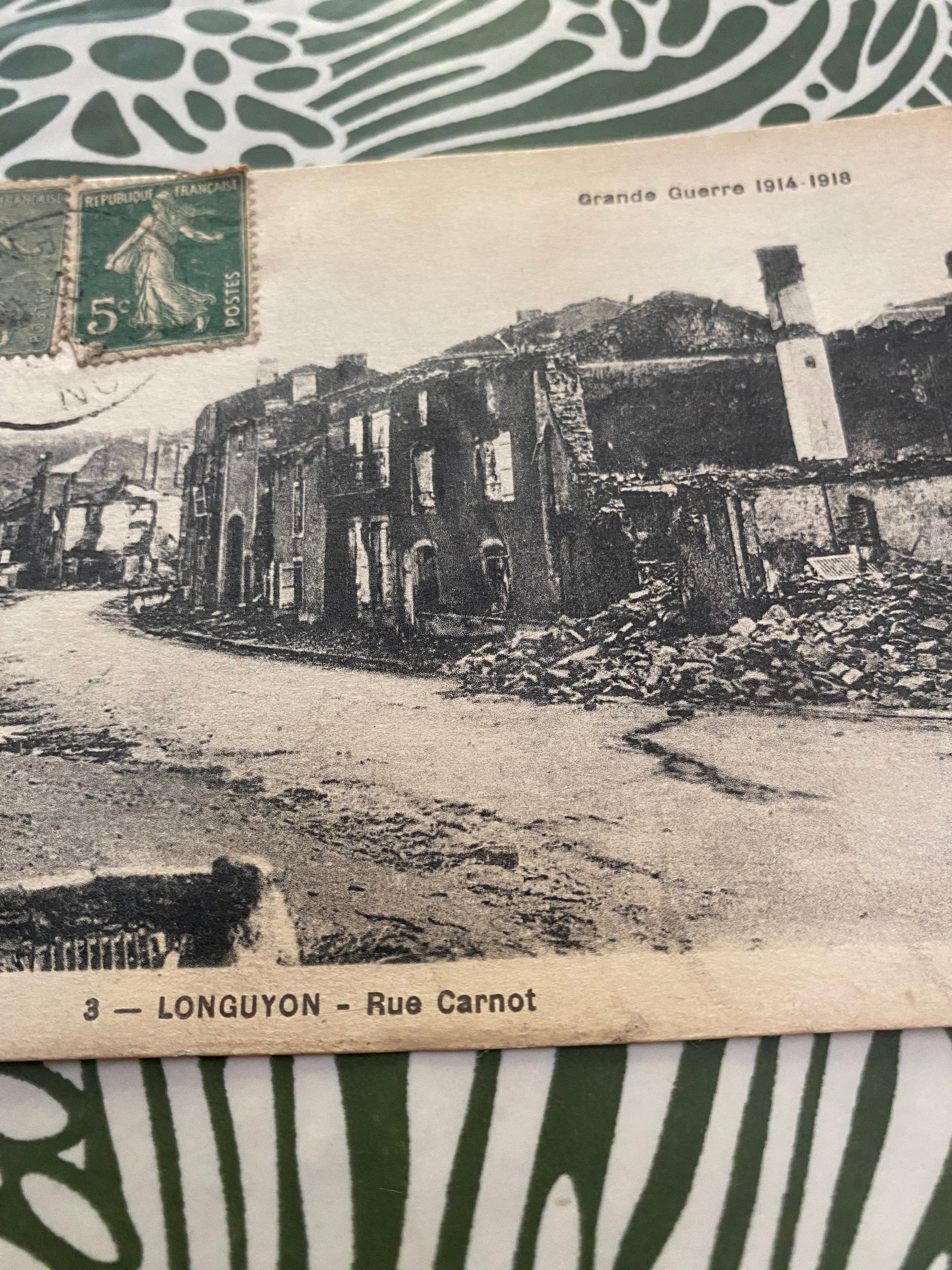 Carte postale ancienne Longuyon. Rue carnot